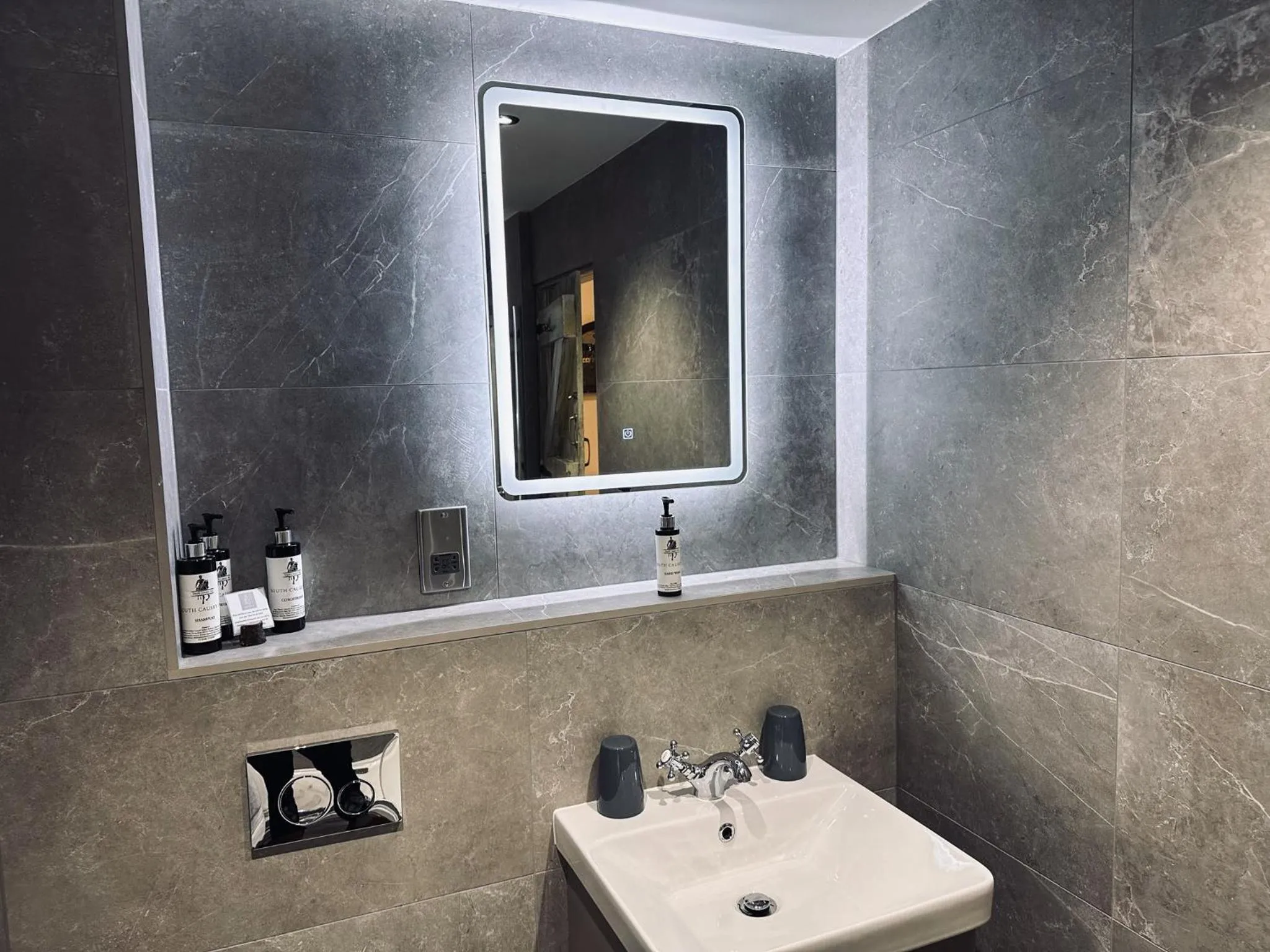 Bathroom in South Causey Inn