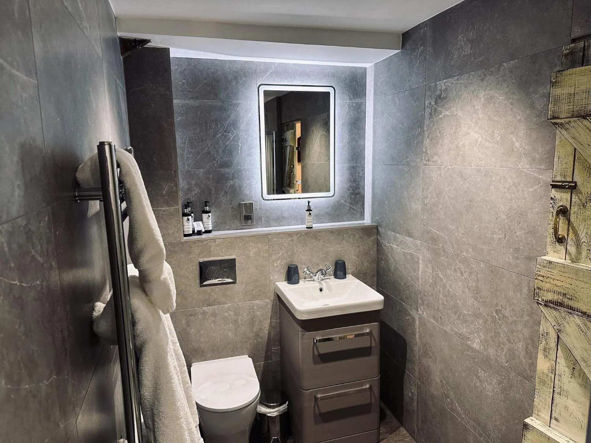 Bathroom in South Causey Inn