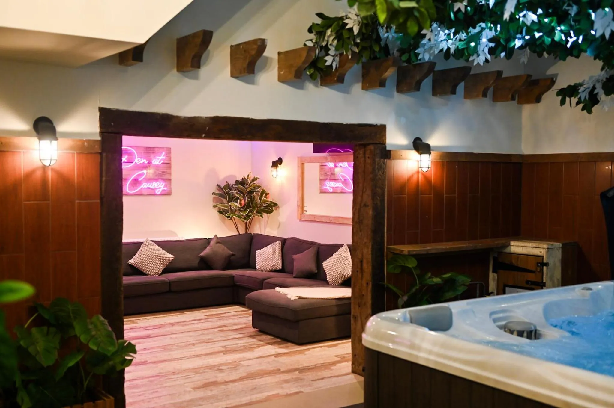 Hot Tub, Bed in South Causey Inn