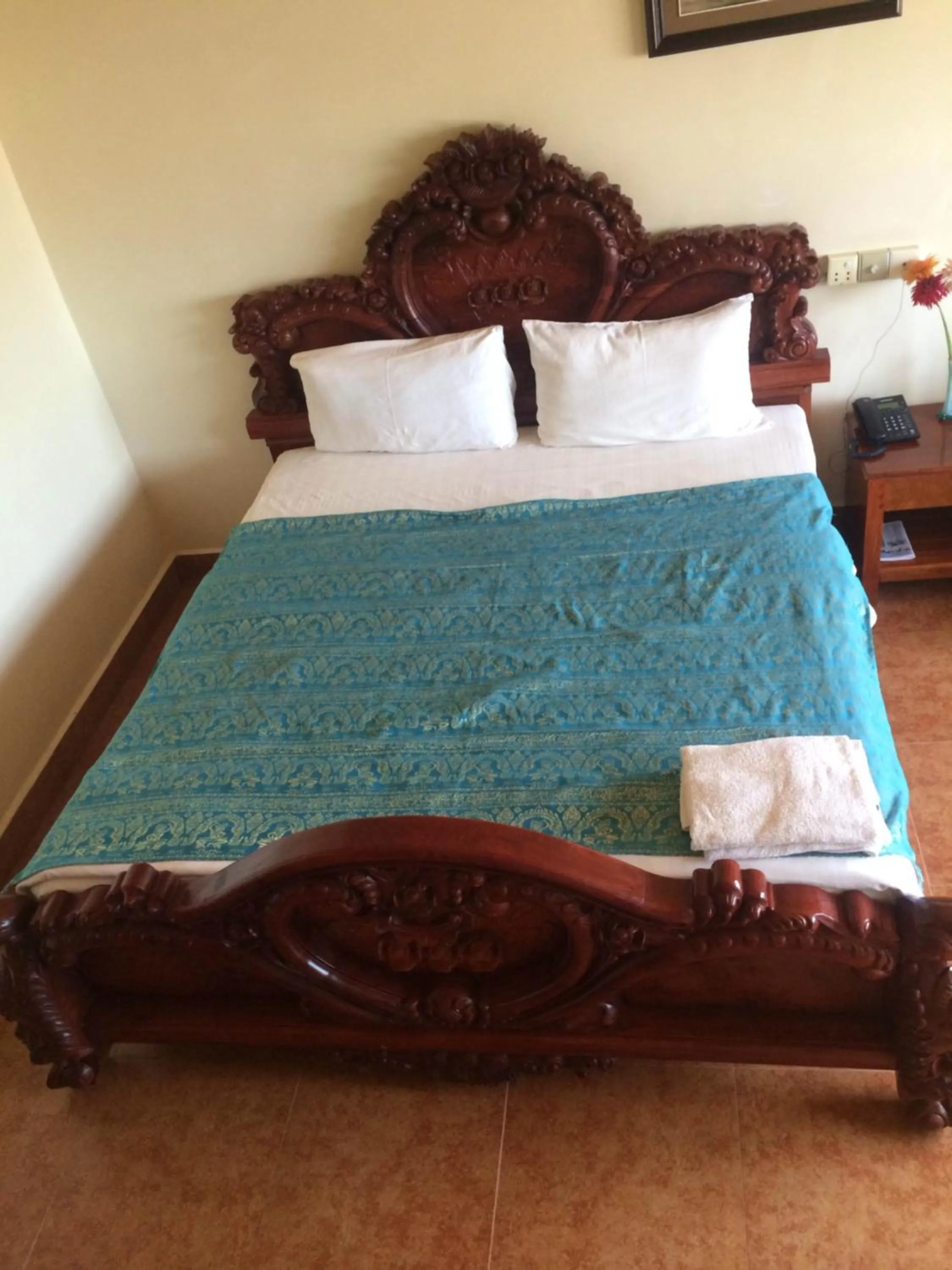 bunk bed, Bed in Lux Guesthouse