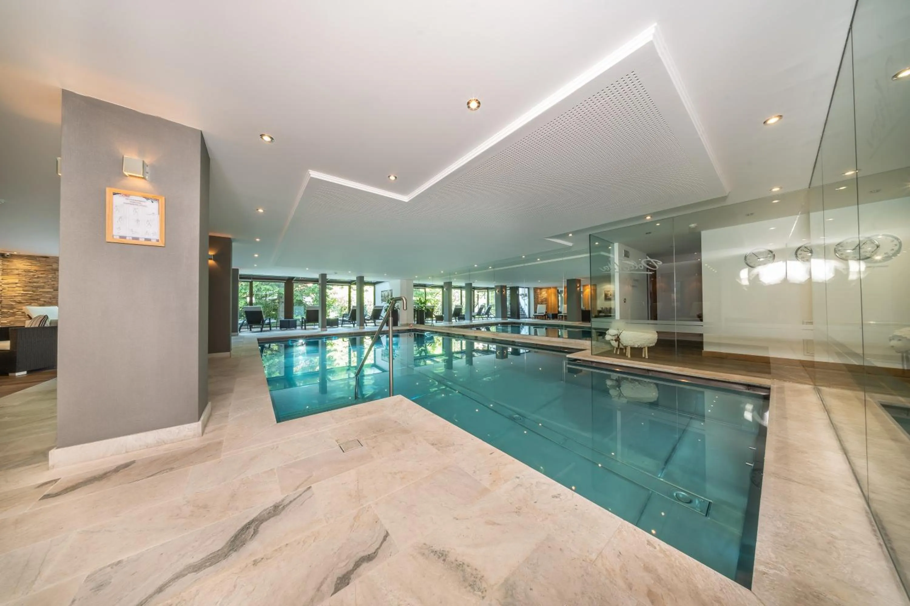 Swimming pool in The Laurin Small & Charming