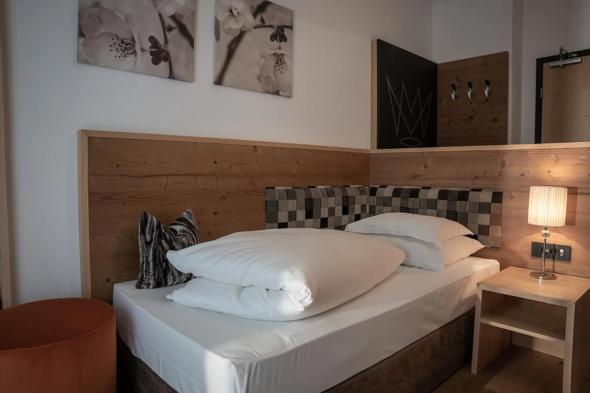 Bedroom, Bed in The Laurin Small & Charming