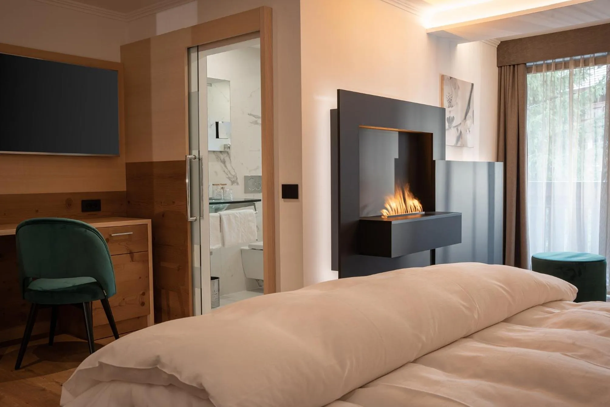 Bedroom, Bed in The Laurin Small & Charming