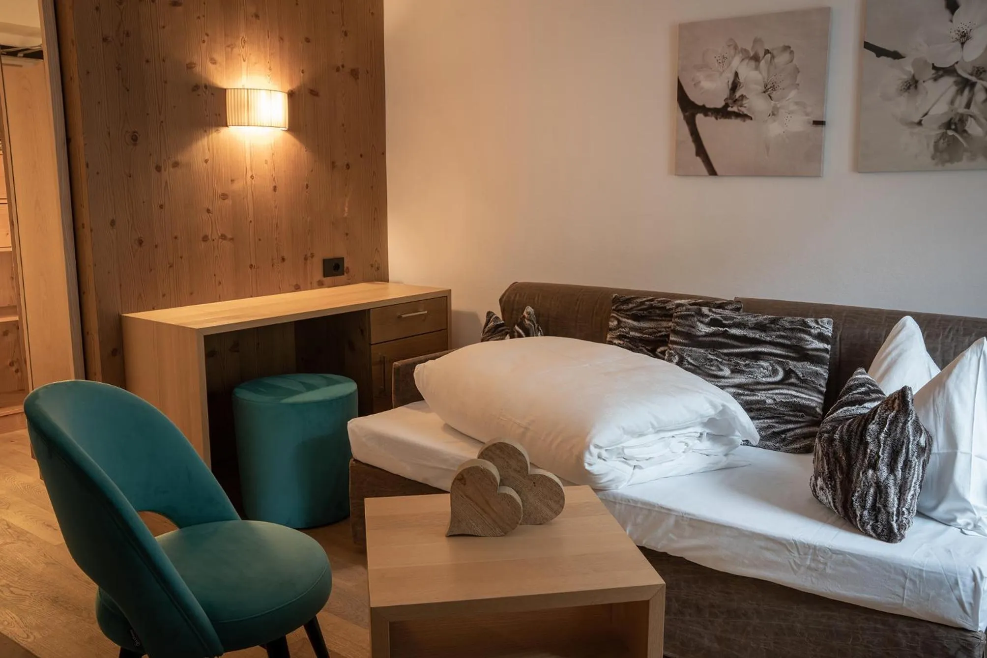 Bedroom, Bed in The Laurin Small & Charming