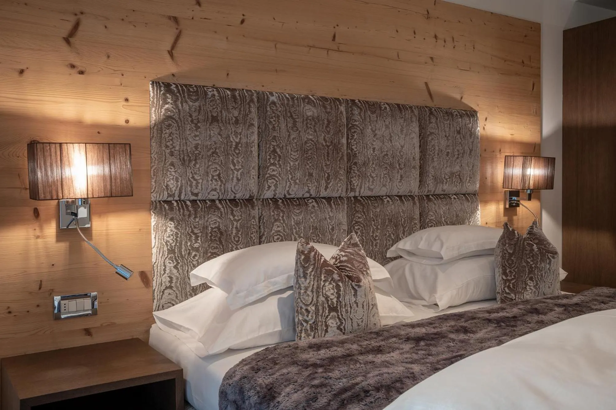 Bedroom, Bed in The Laurin Small & Charming