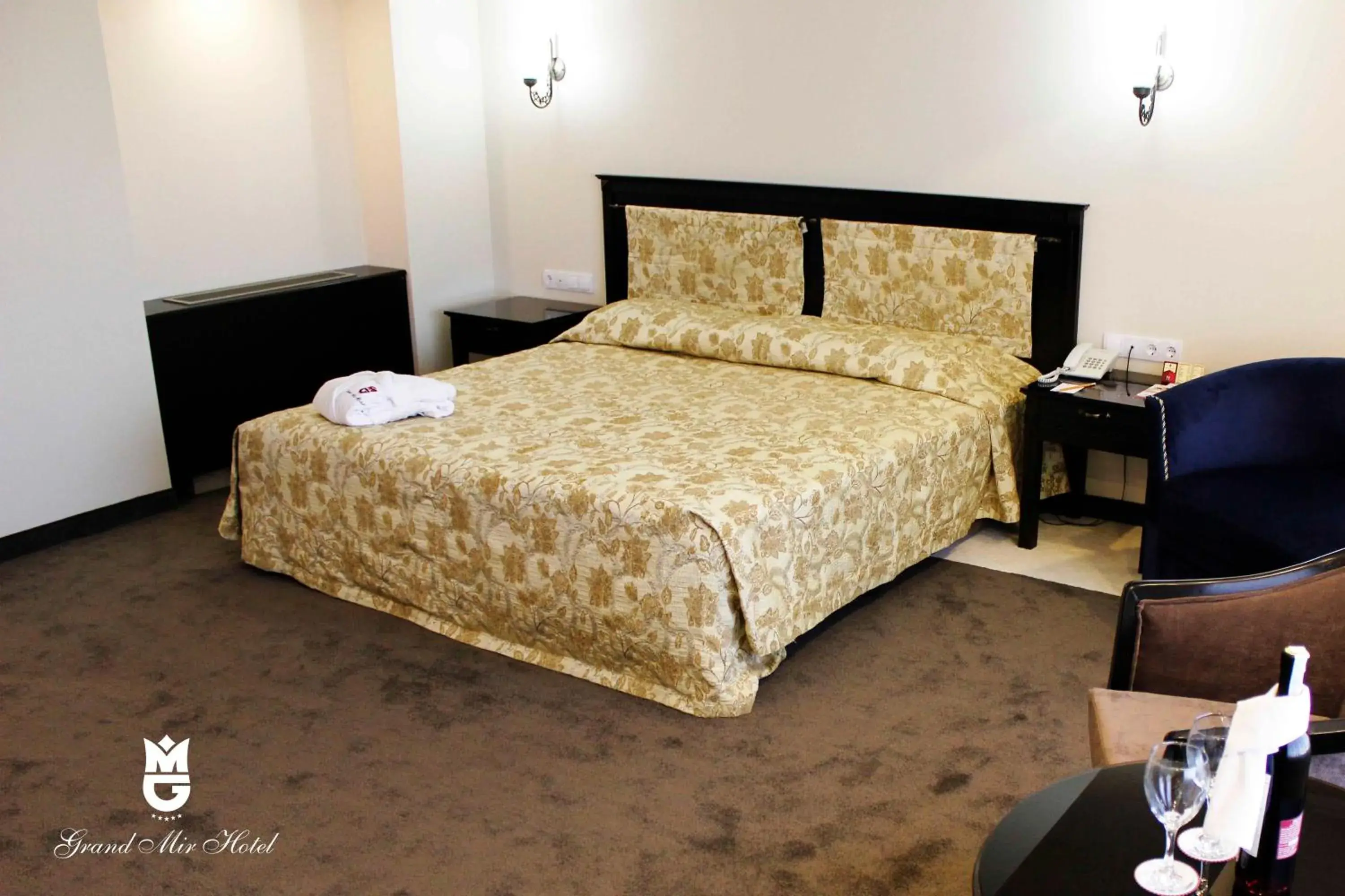 Large Double Room - single occupancy in Grand Mir Hotel Large Double Room - single occupancy in Grand Mir Hotel
