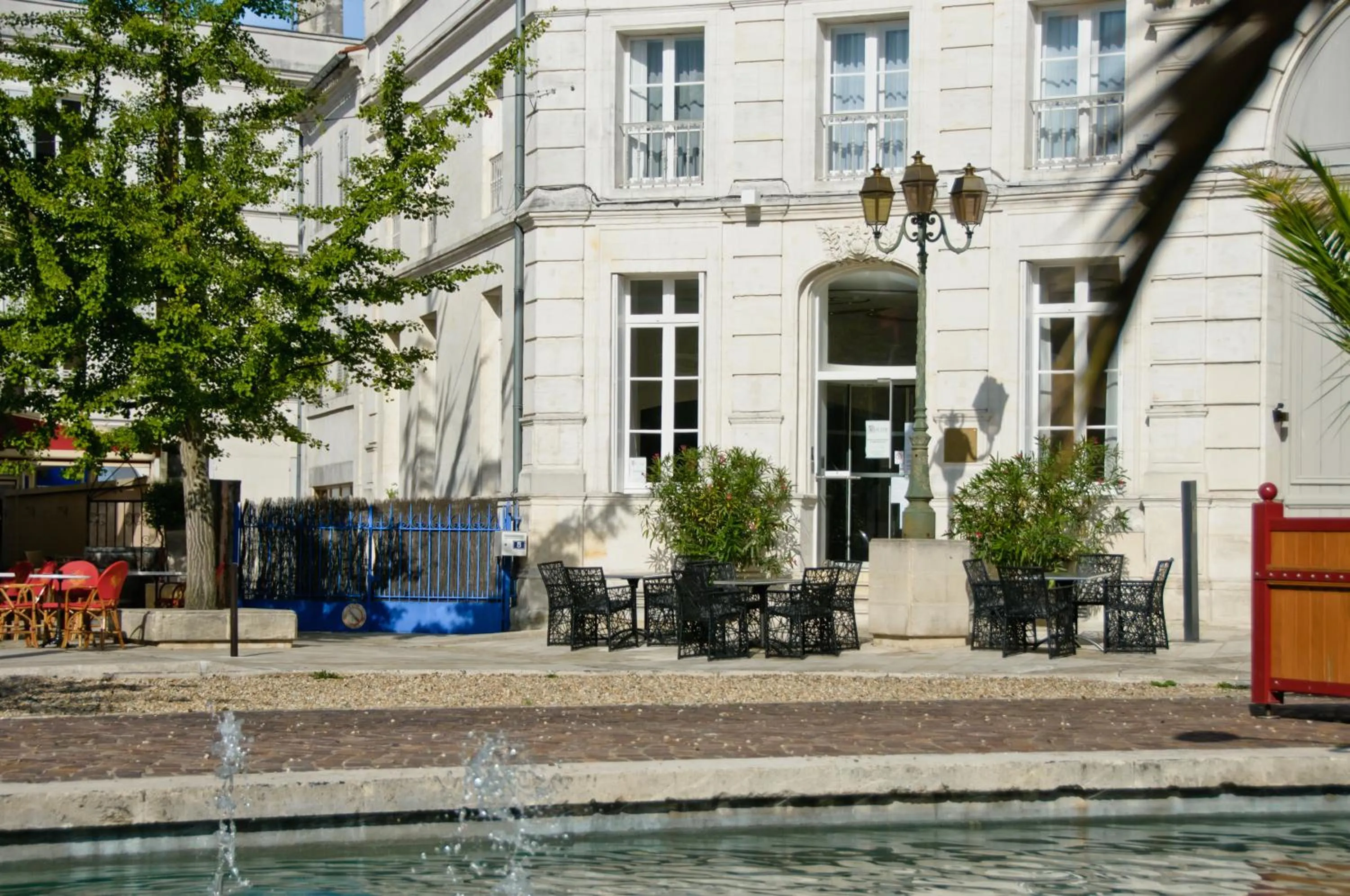 Patio in Hôtel François Premier Cognac Centre