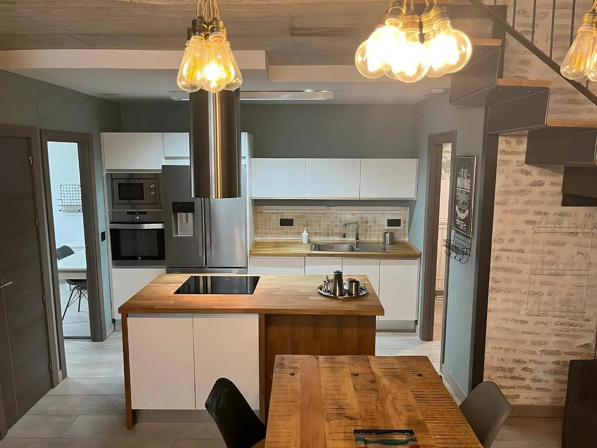 Kitchen or kitchenette in Apartamentos Living Sevilla Centro Maestranza