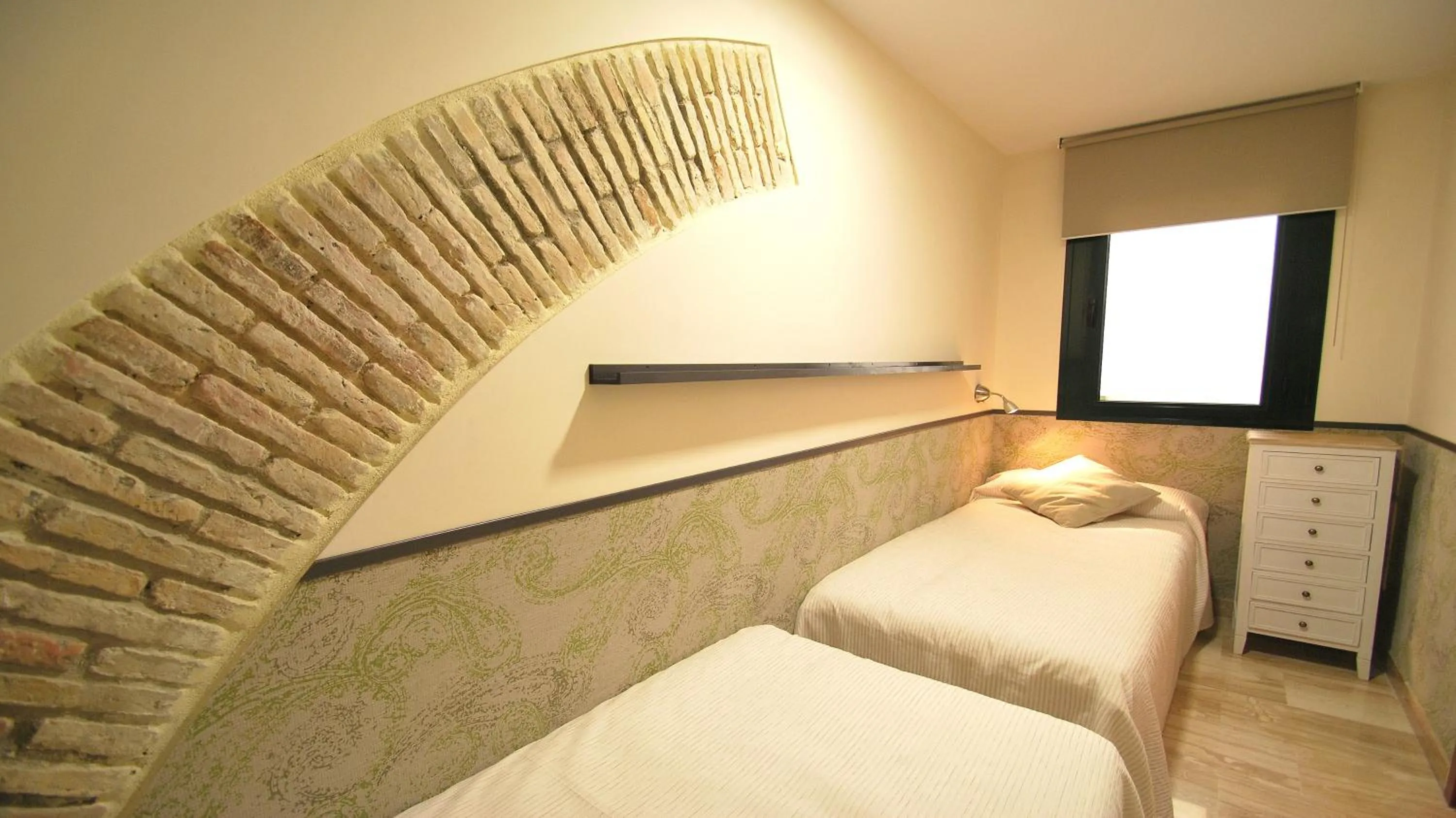 Bedroom, Bed in Apartamentos Living Sevilla Centro Maestranza