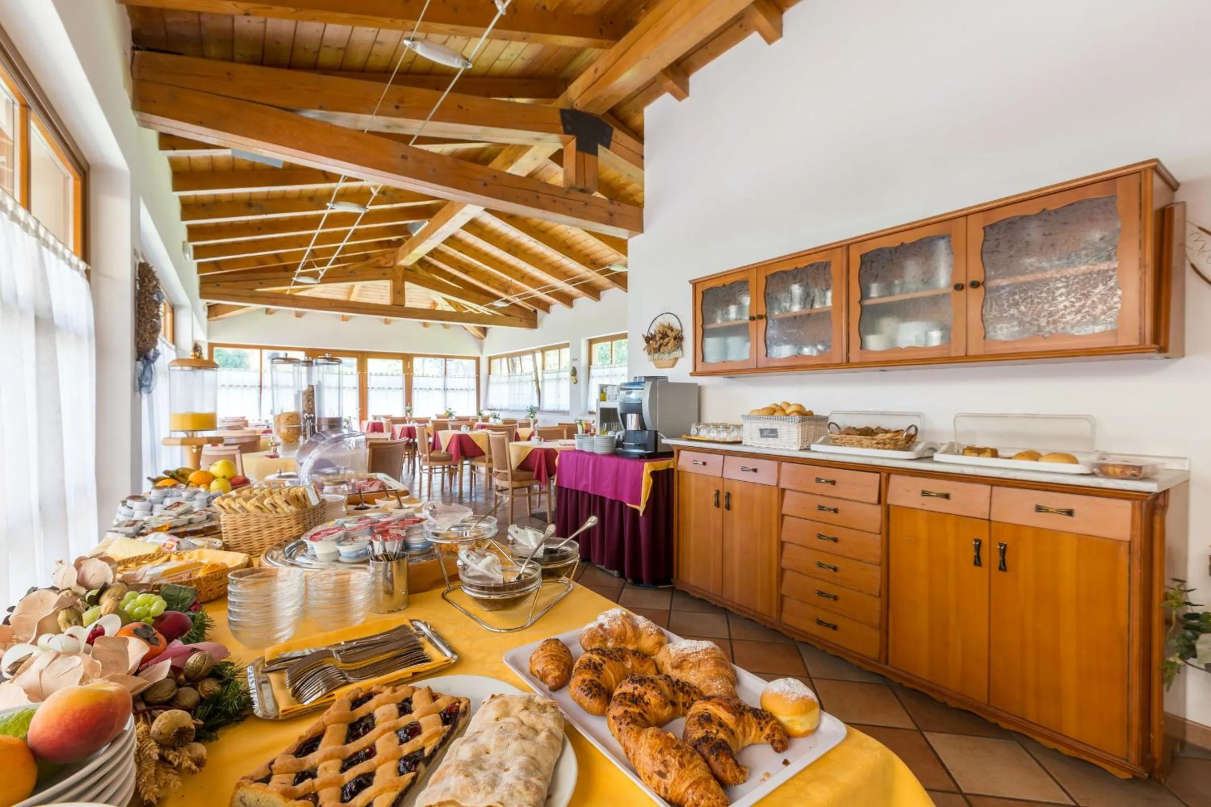 Buffet breakfast in Hotel Antica Croce - Gardaslowemotion