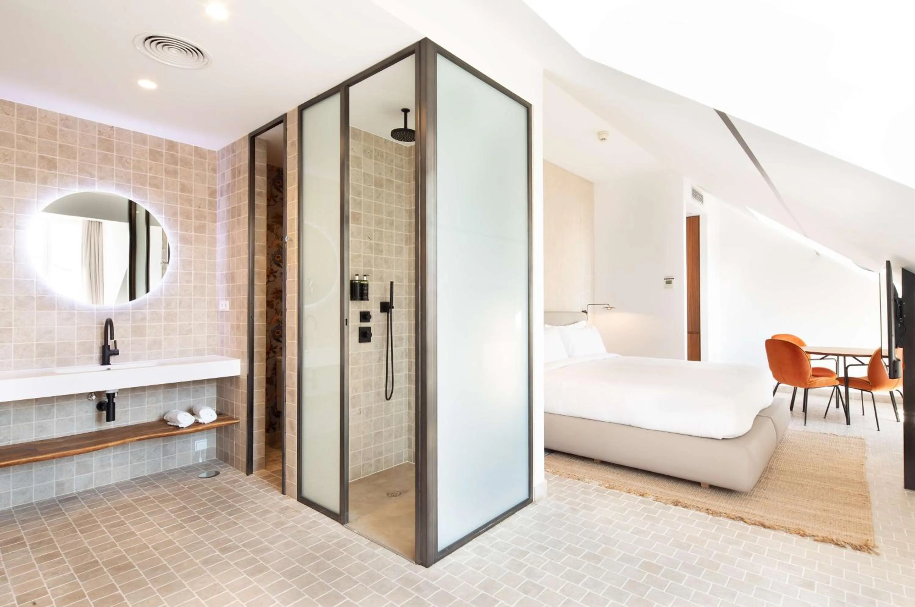 Bathroom, Bed in Atocha Hotel Madrid, Tapestry Collection by Hilton