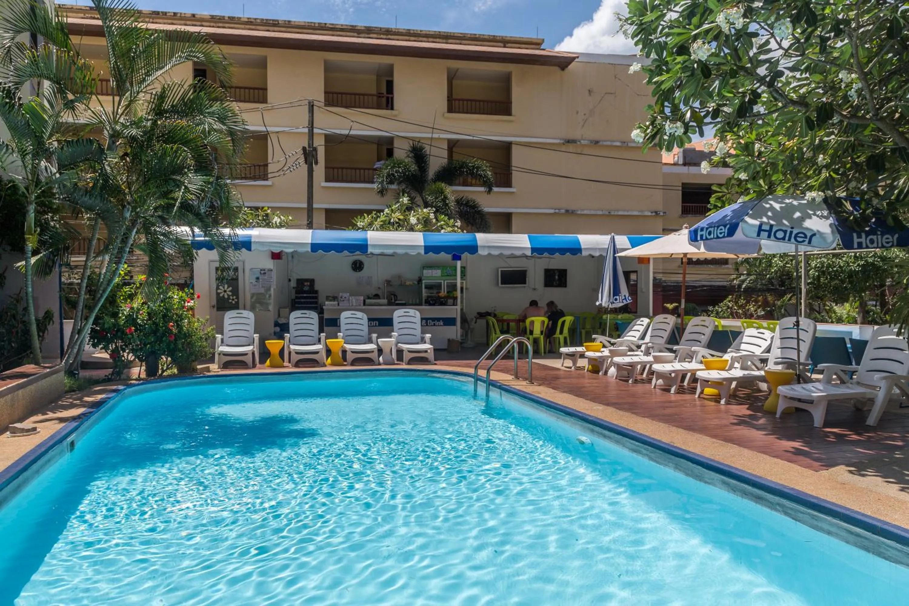 Garden in PorterHouse Beach Hotel