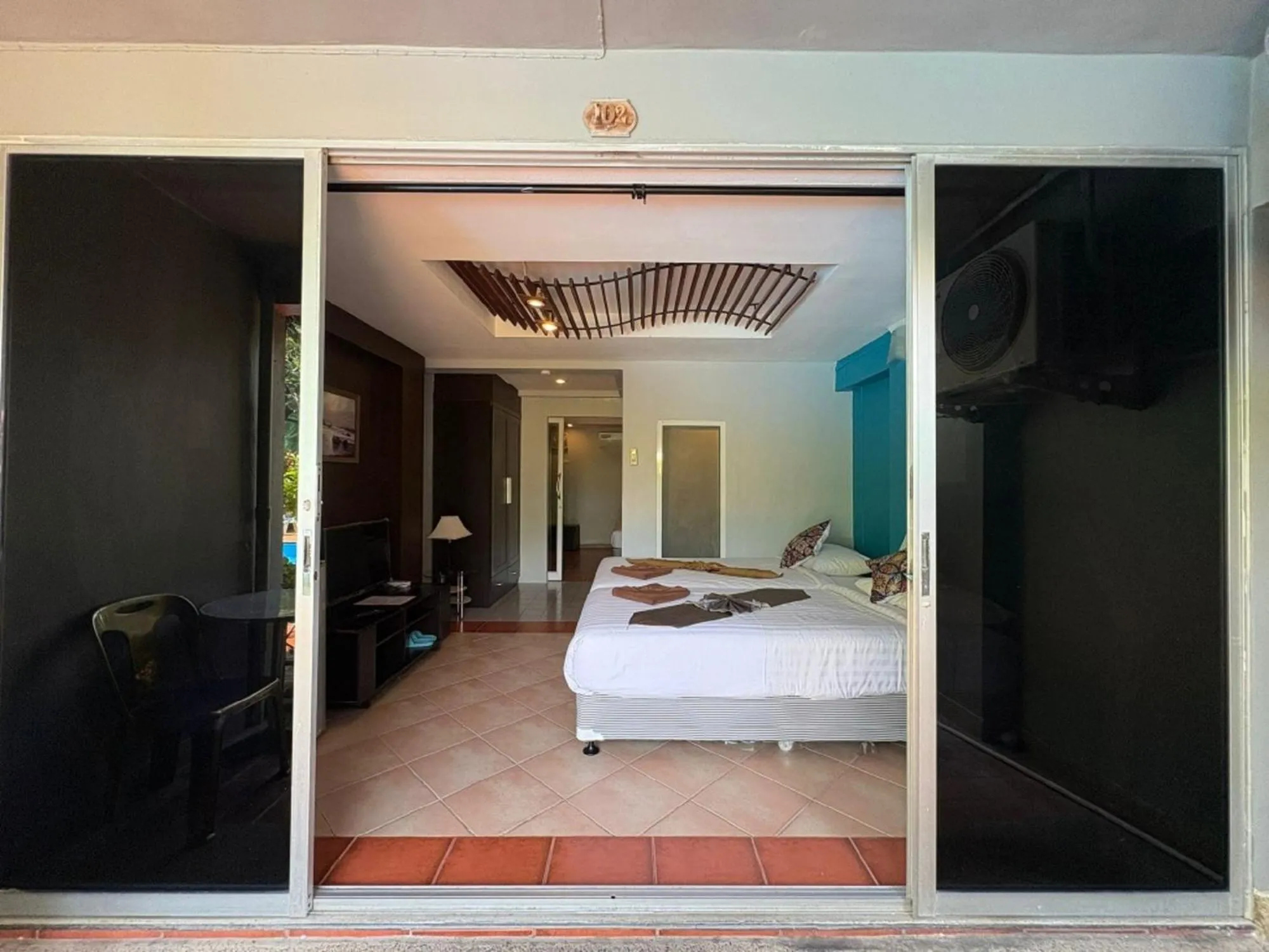 Bed in PorterHouse Beach Hotel