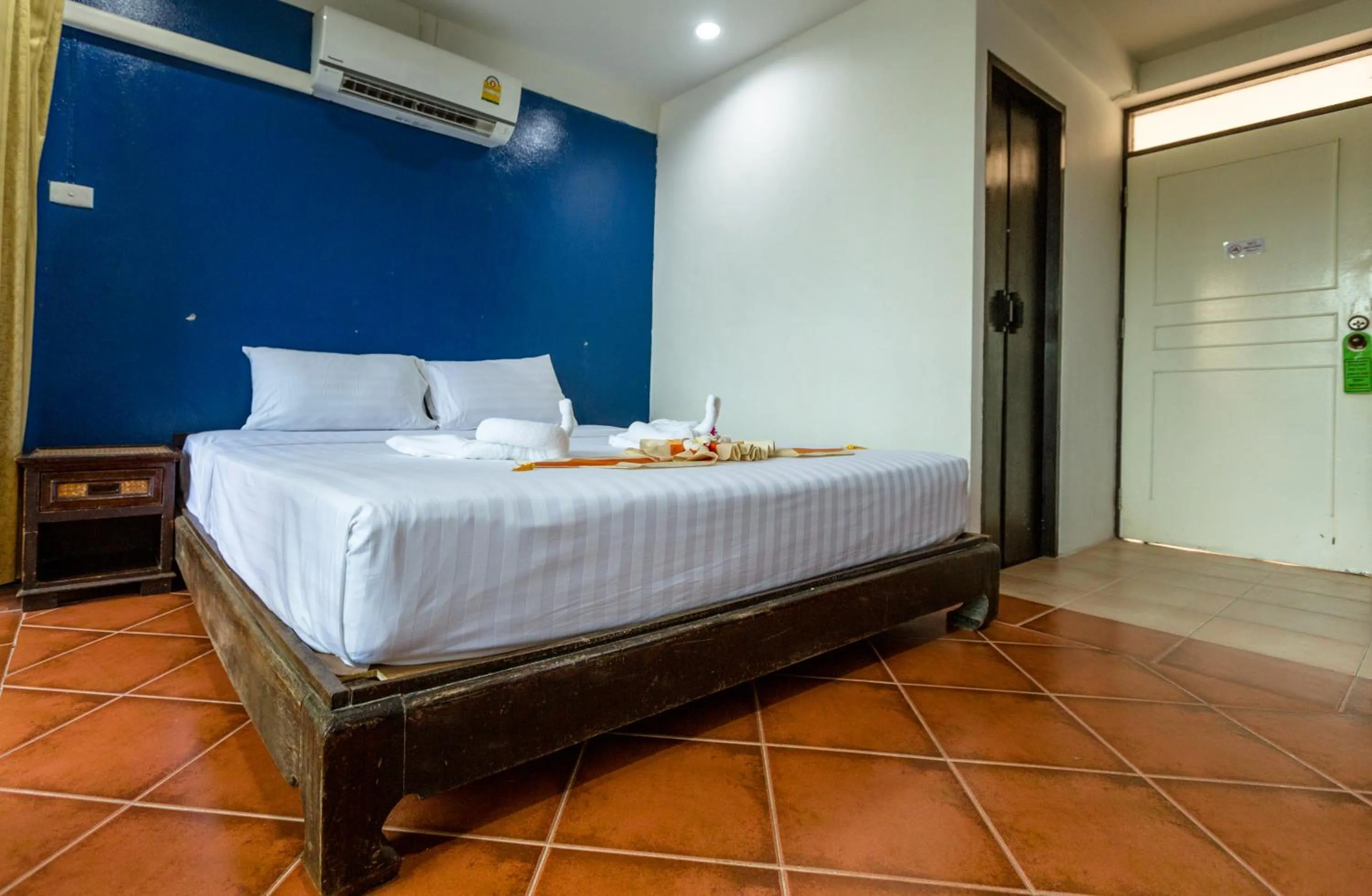 Photo of the whole room, Bed in PorterHouse Beach Hotel