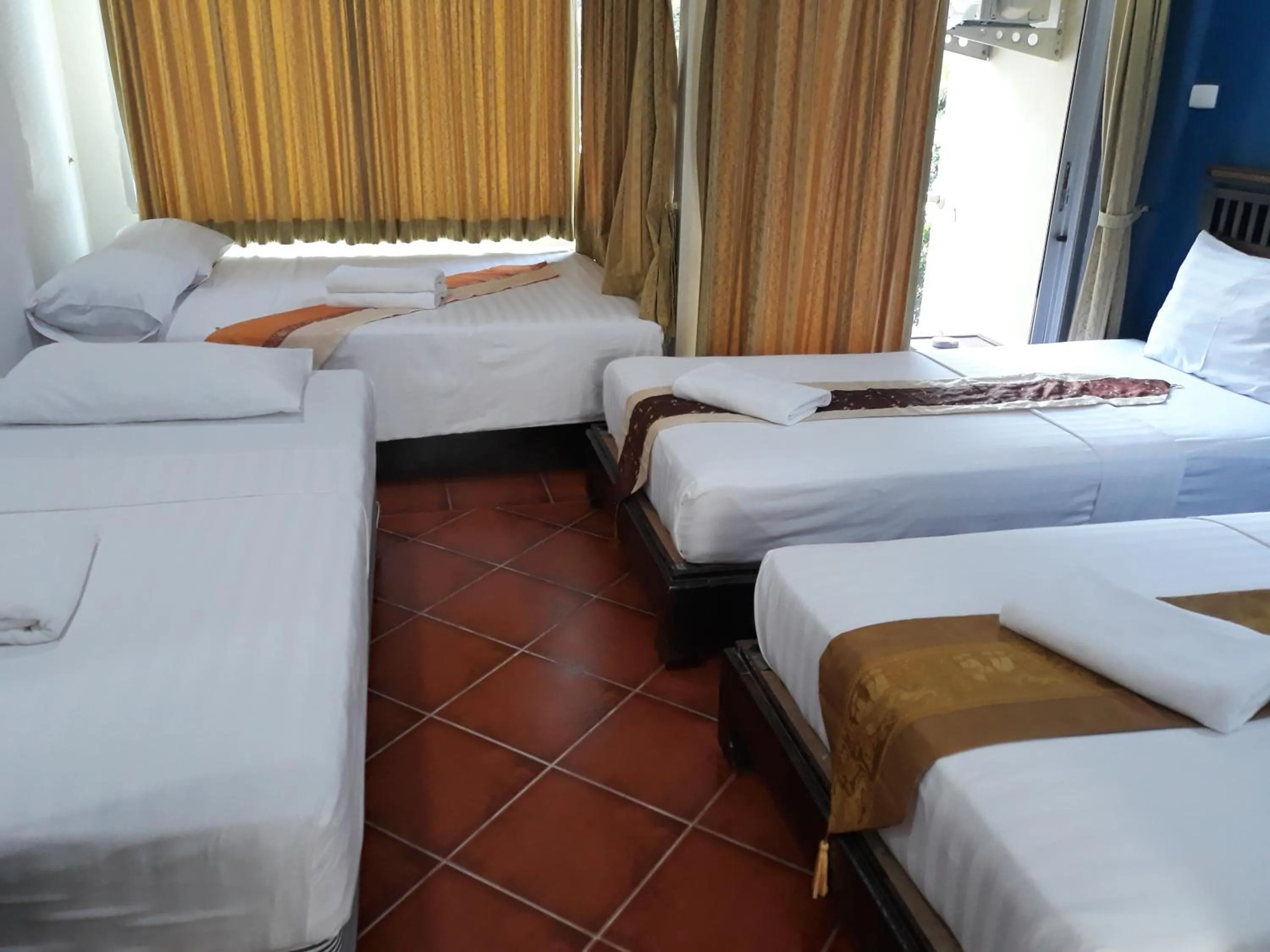 Photo of the whole room, Bed in PorterHouse Beach Hotel