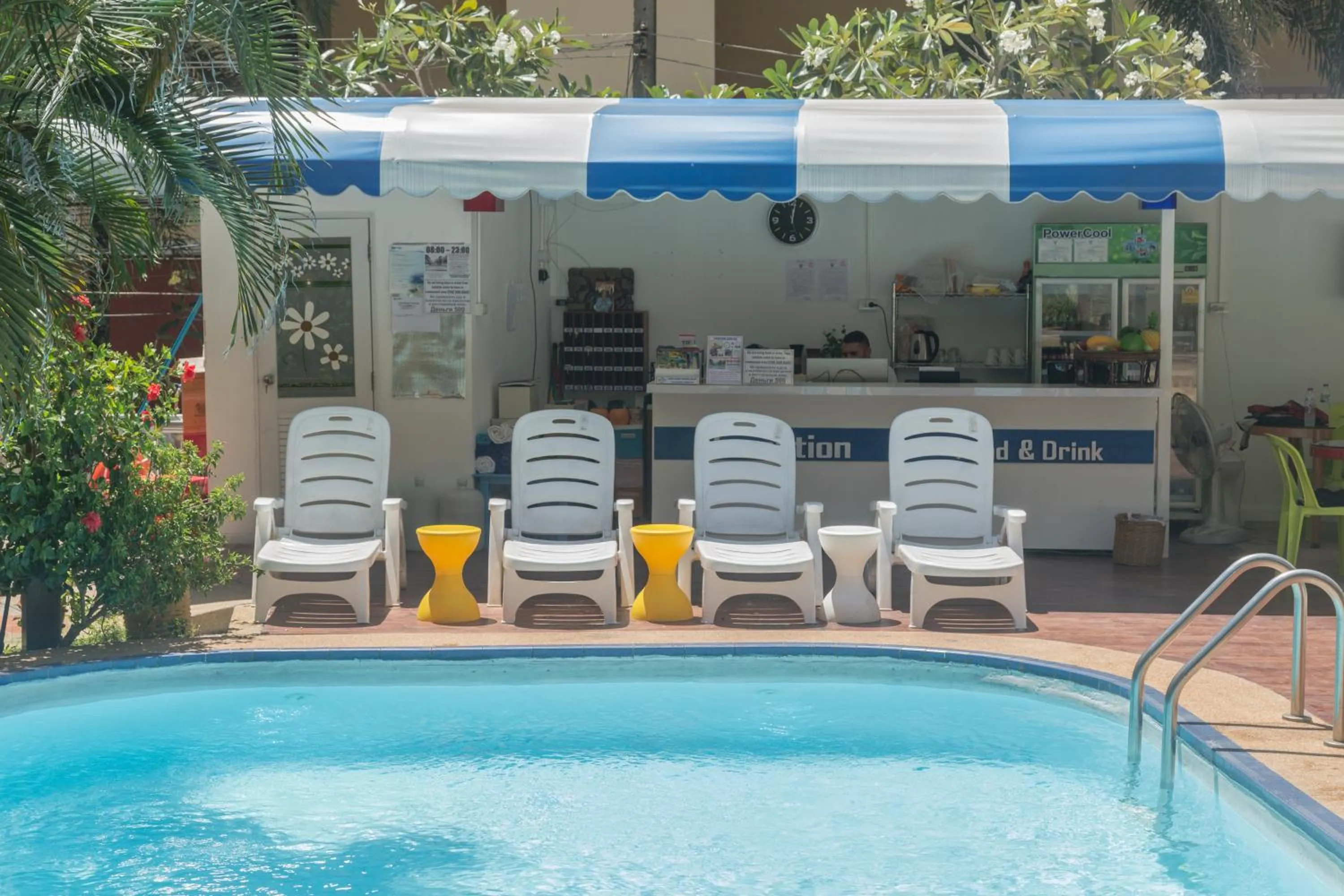 Lounge or bar in PorterHouse Beach Hotel