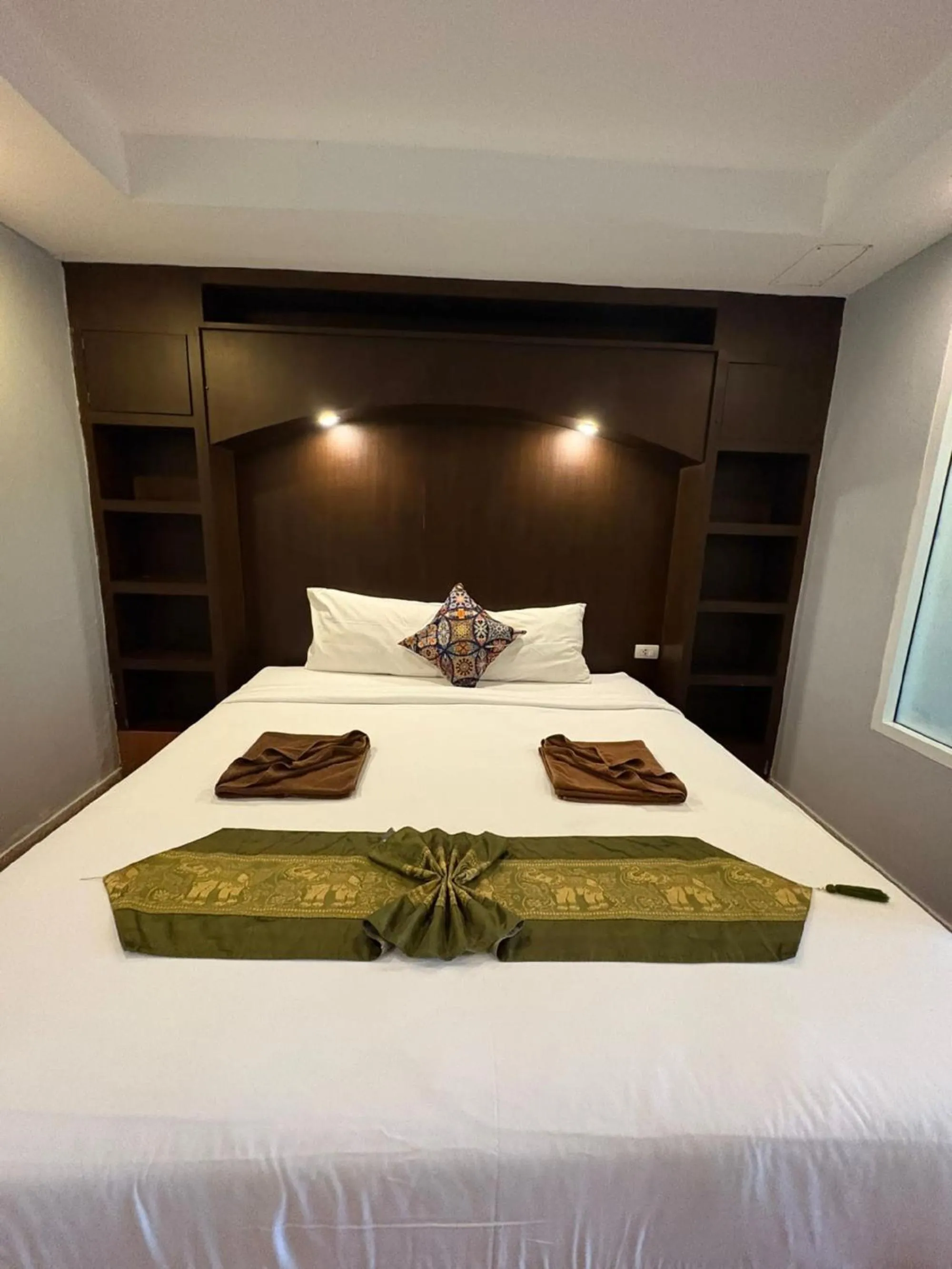 Bed in PorterHouse Beach Hotel