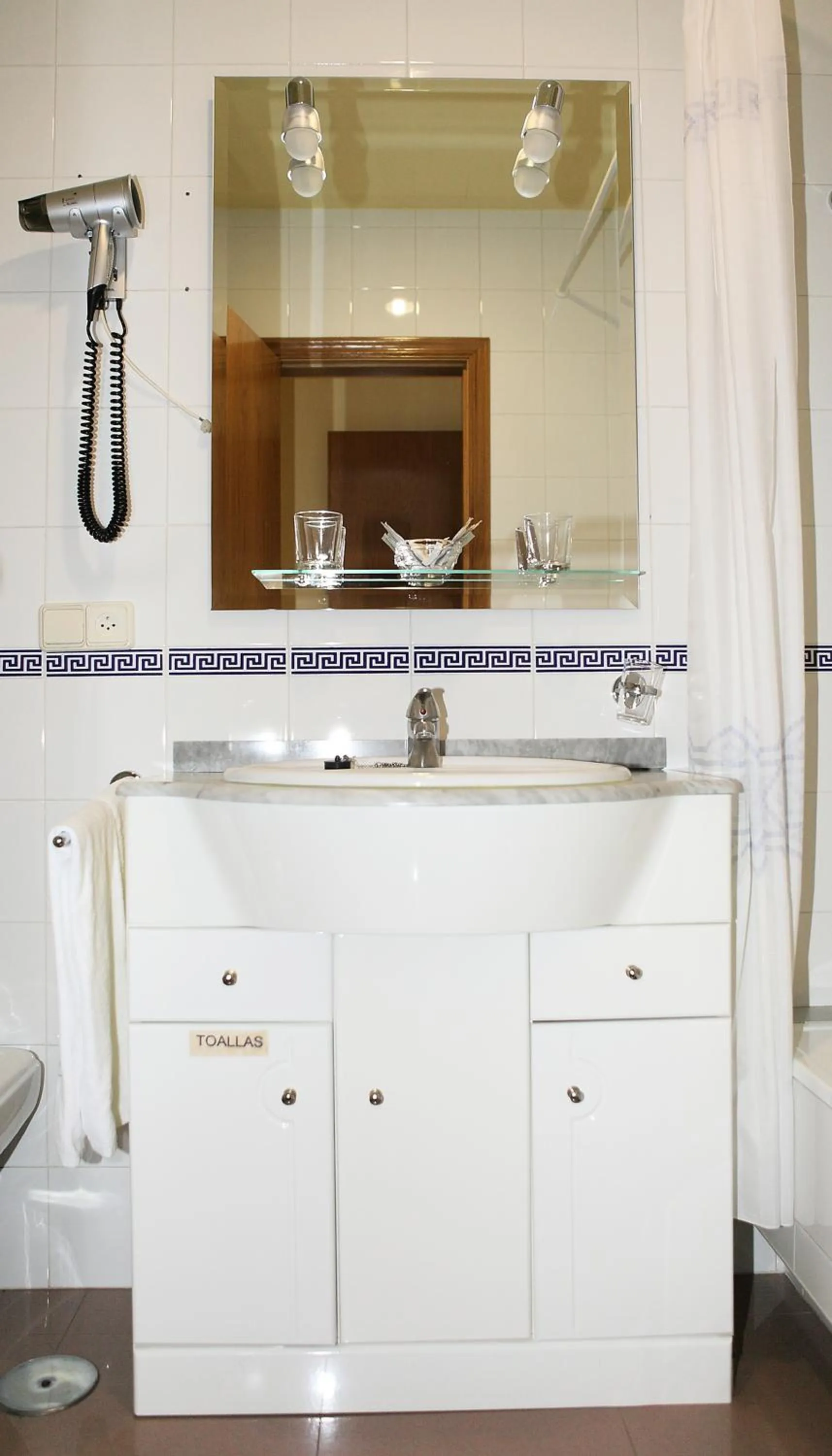 Toilet in Hotel Bello