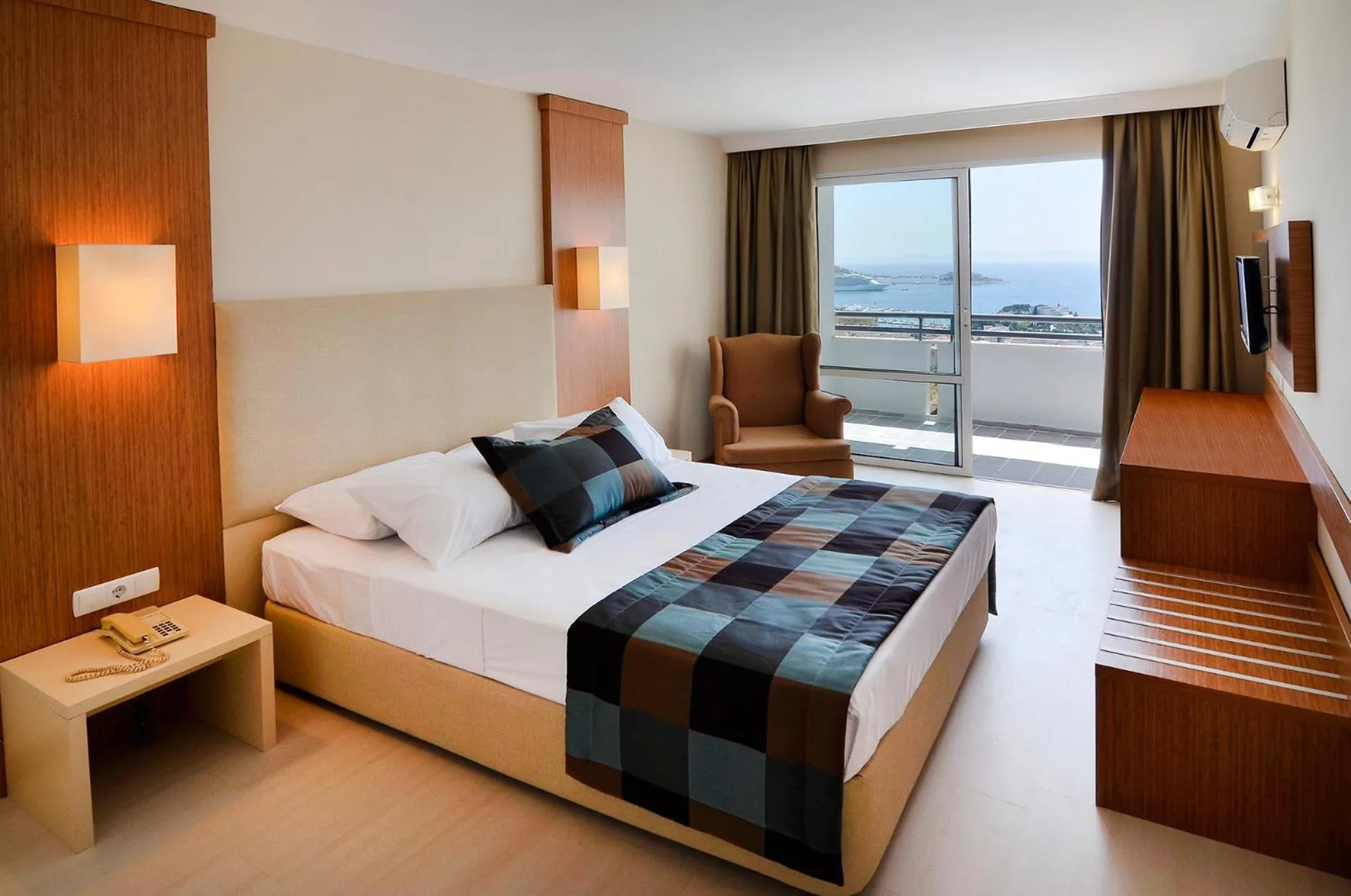Double or Twin Room with Sea View in City's Hill Hotel