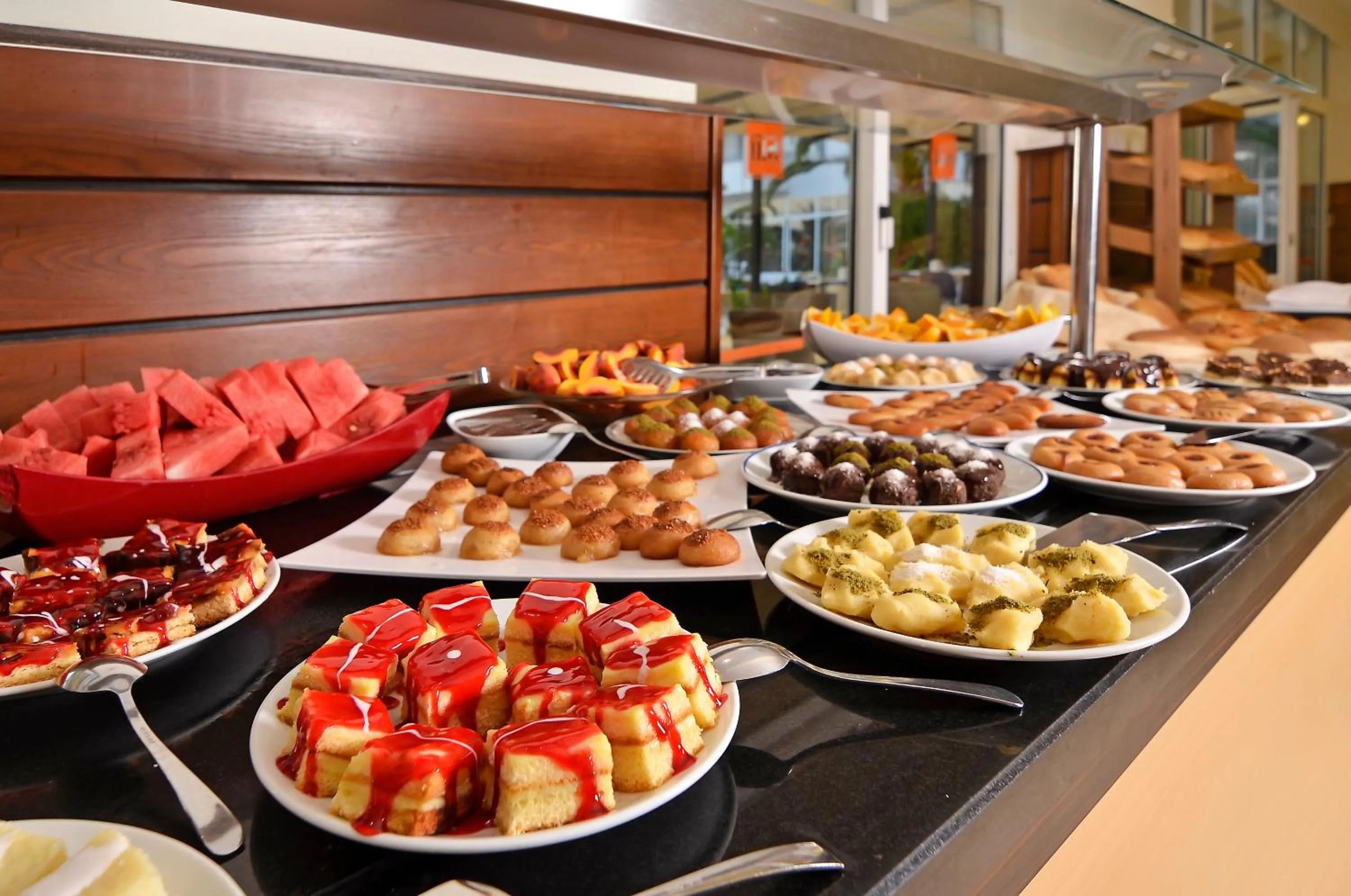 Food and drinks in City's Hill Hotel