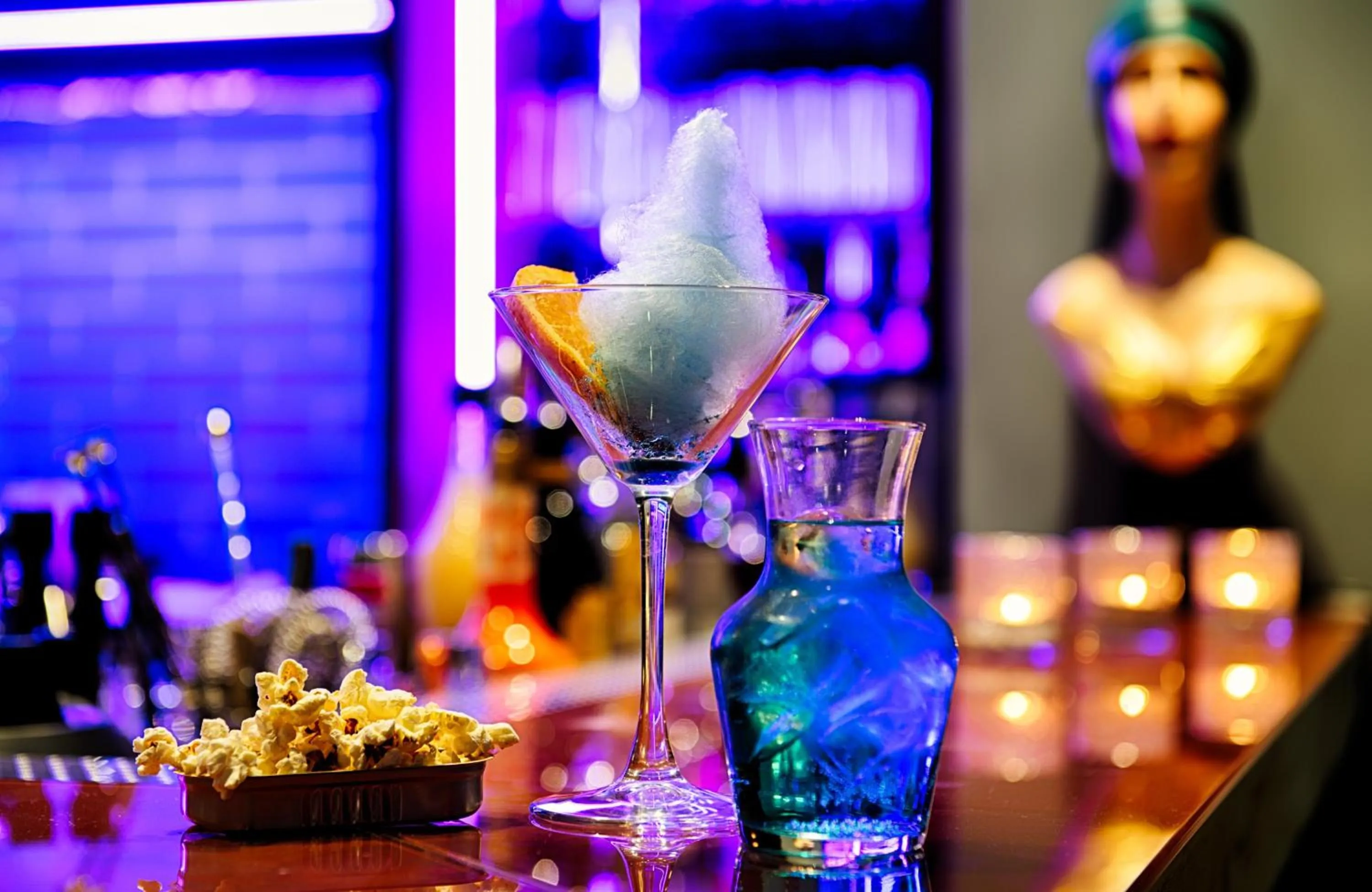 Lounge or bar in NYX Hotel Mannheim by Leonardo Hotels