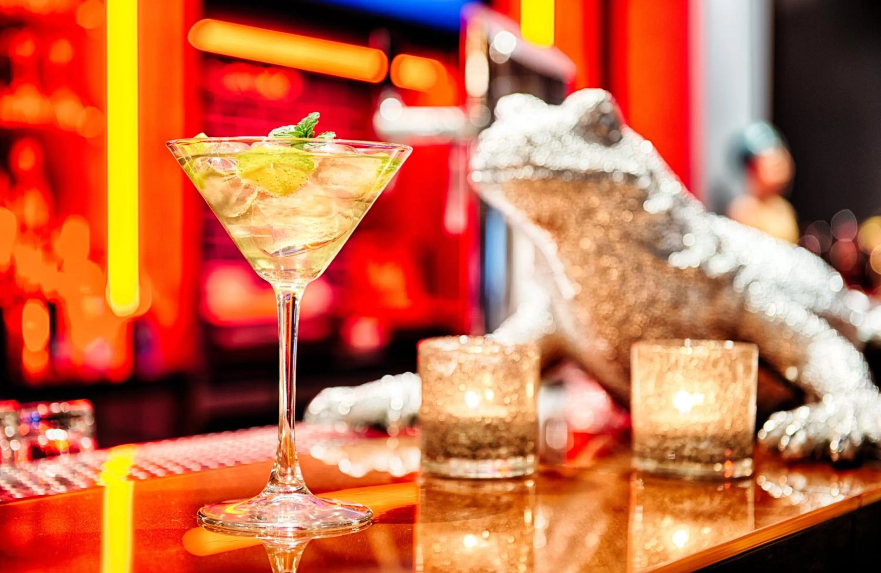 Lounge or bar in NYX Hotel Mannheim by Leonardo Hotels