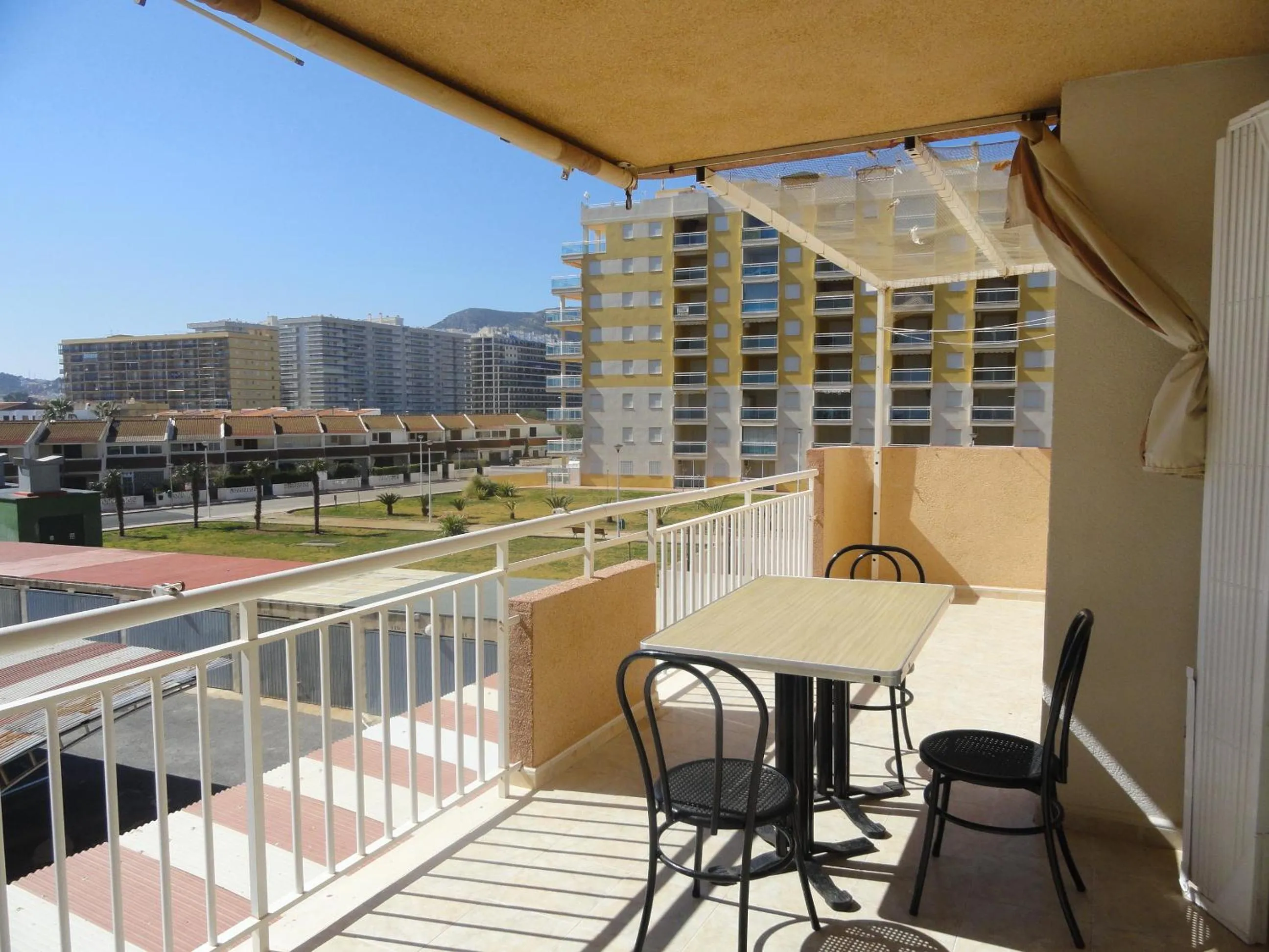 Restaurant/places to eat in Apartamentos Raymar