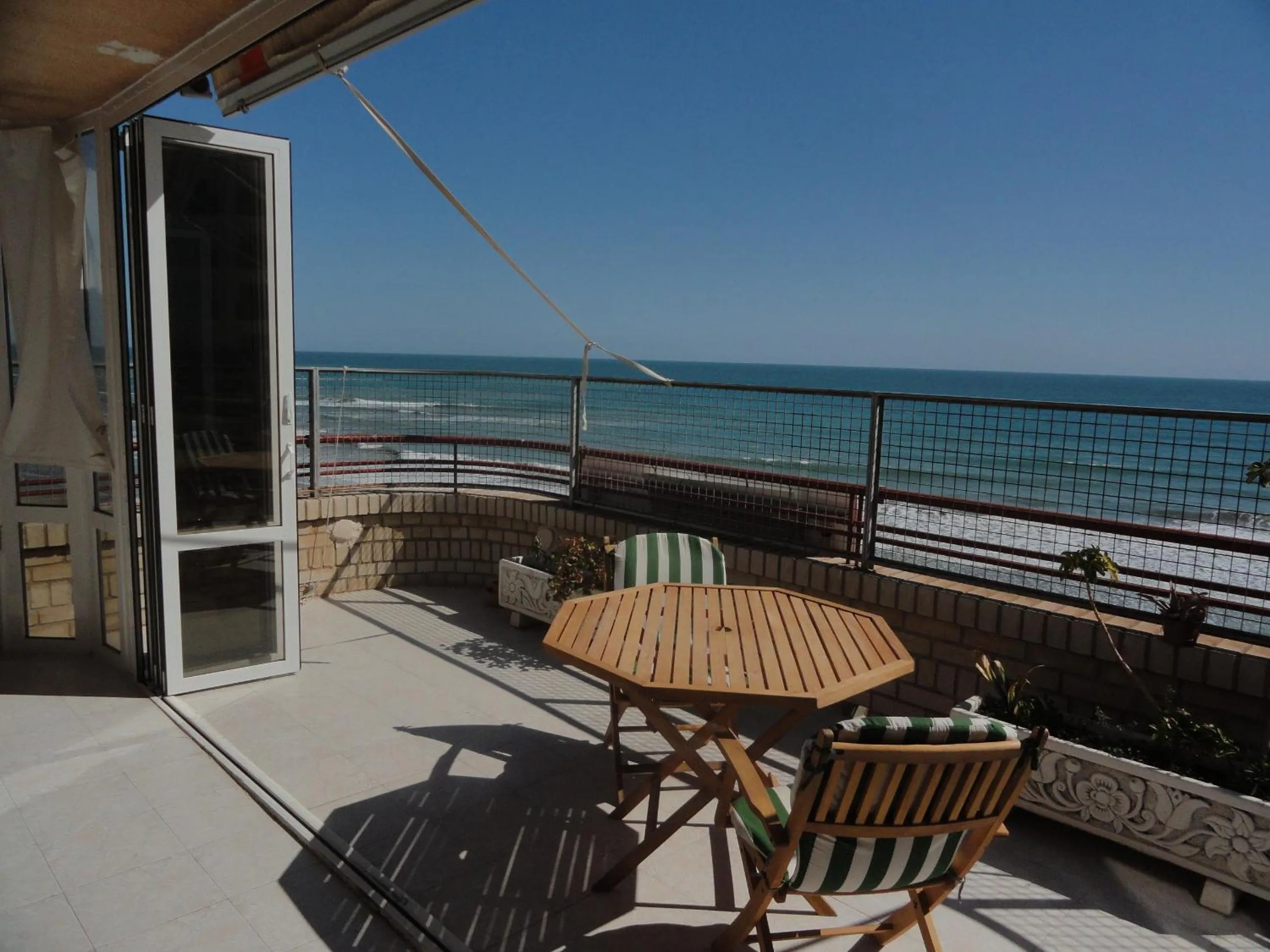 Restaurant/places to eat in Apartamentos Raymar