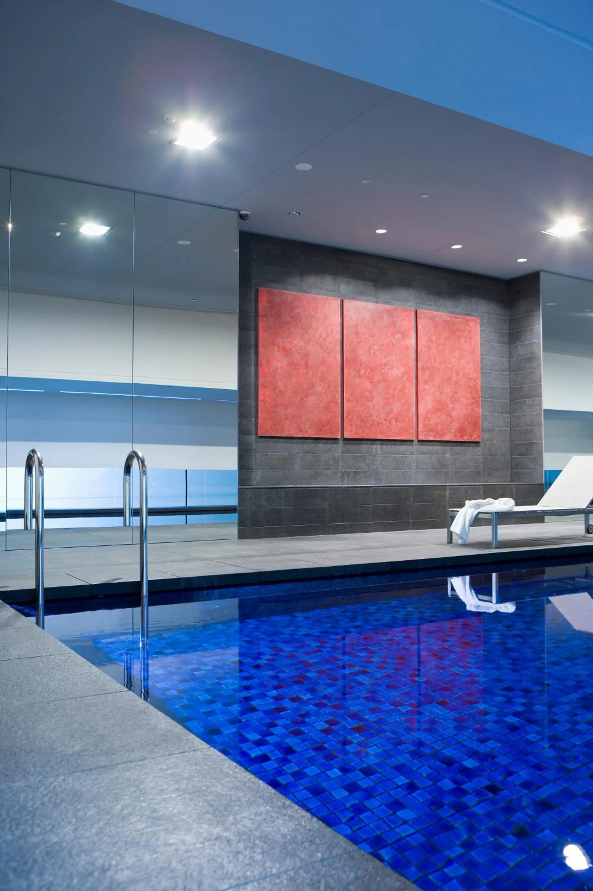 Swimming pool in Fraser Suites Sydney