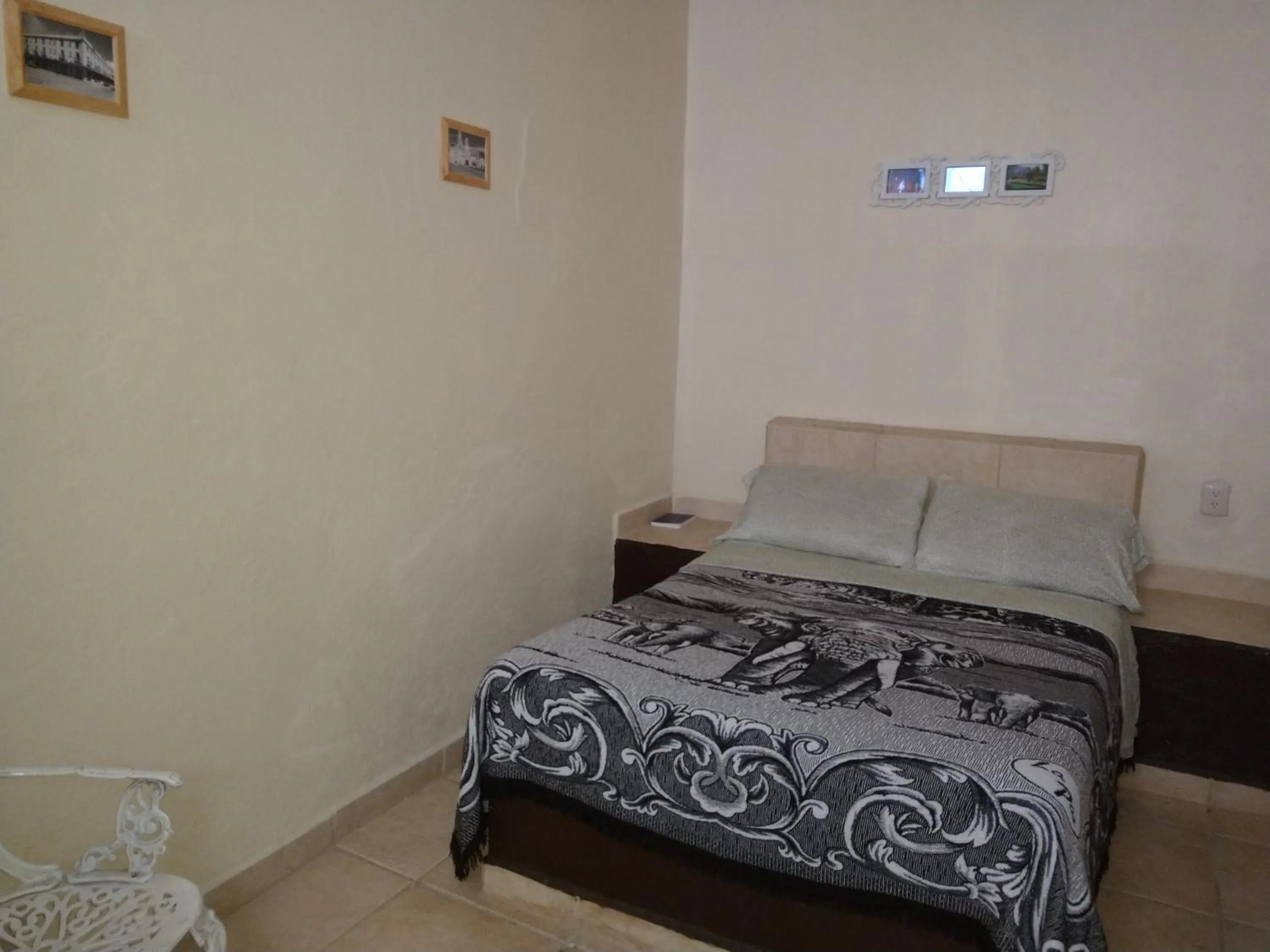 Bed in Hotel Cuauhtemoc