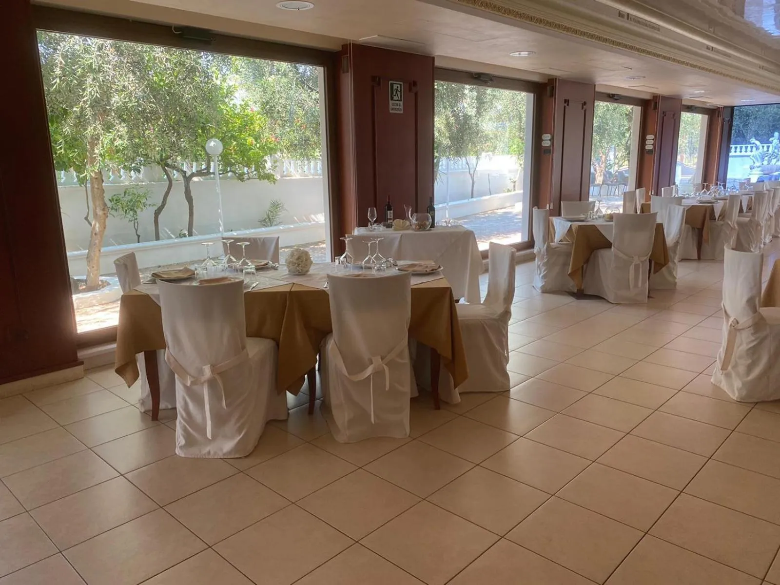 Restaurant/places to eat in Hotel Il Melograno