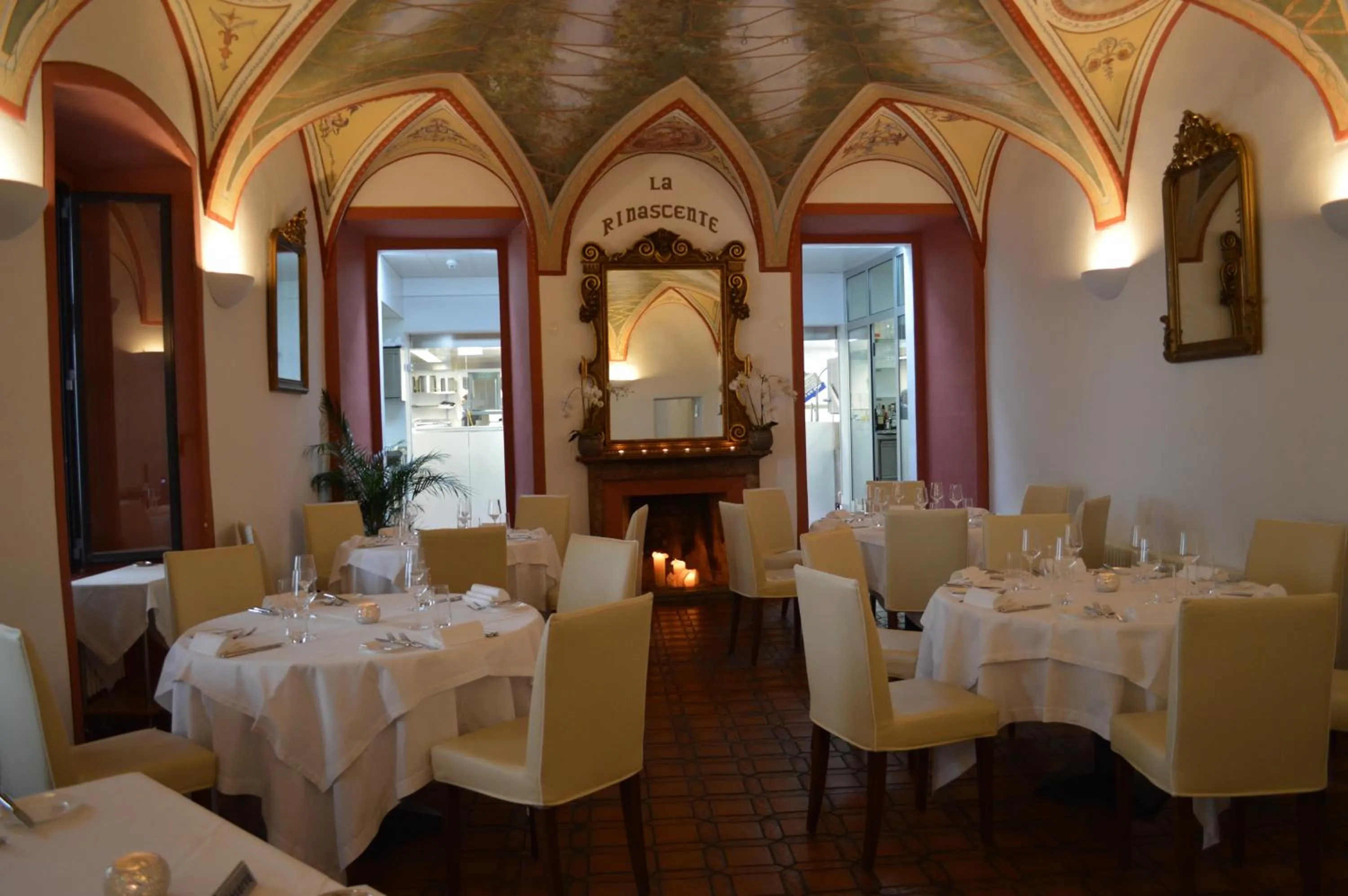 Restaurant/places to eat in La Rinascente Locarno - Historic Center - Suites & Rooms - Easy Self Check-In