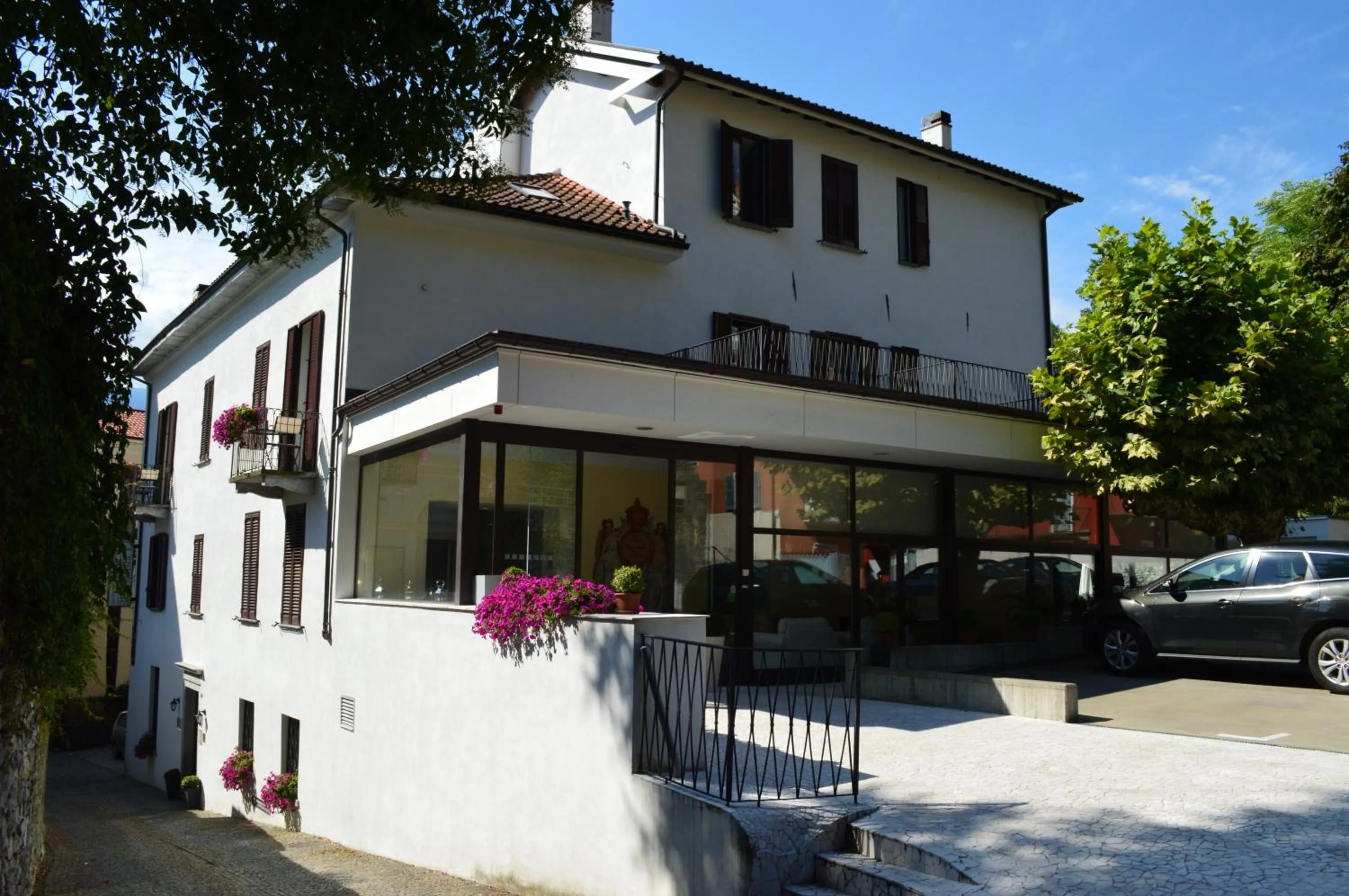 Property building in La Rinascente Locarno - Historic Center - Suites & Rooms - Easy Self Check-In