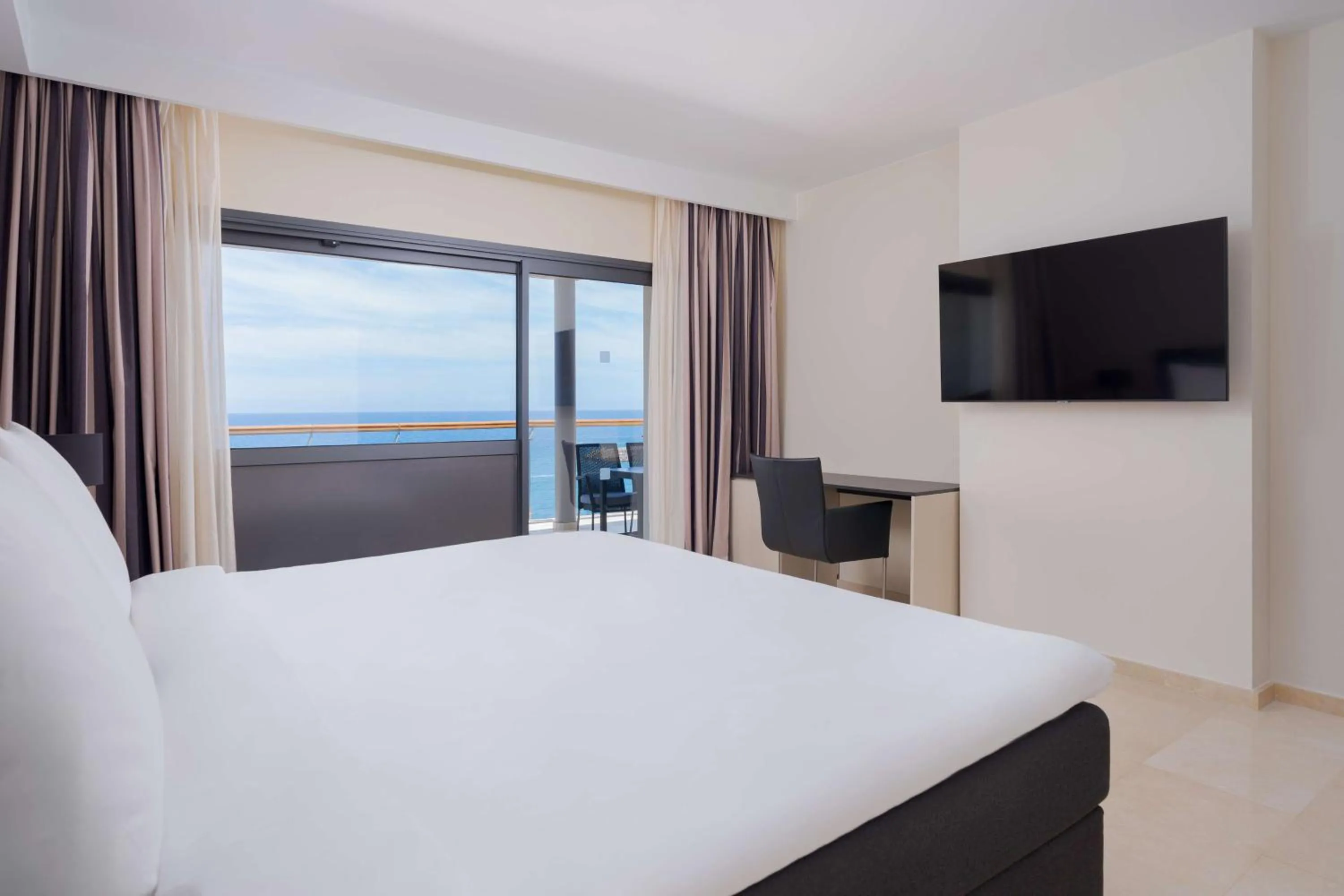 Photo of the whole room, Bed in Radisson Blu Resort Gran Canaria