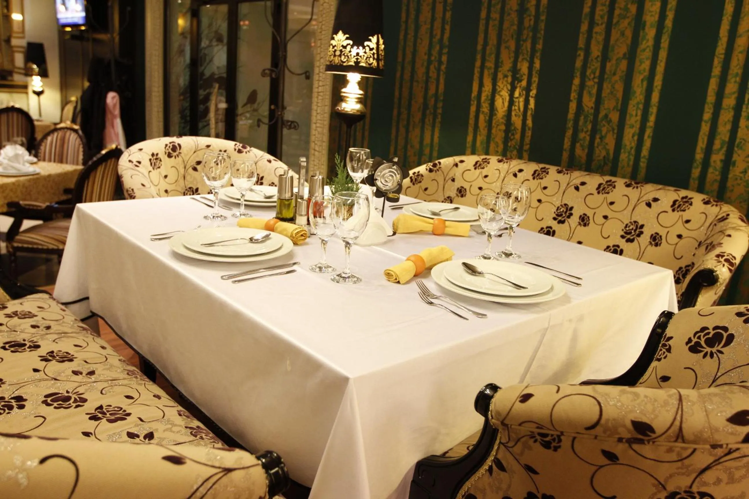 Restaurant/places to eat in Bel Conti Hotel