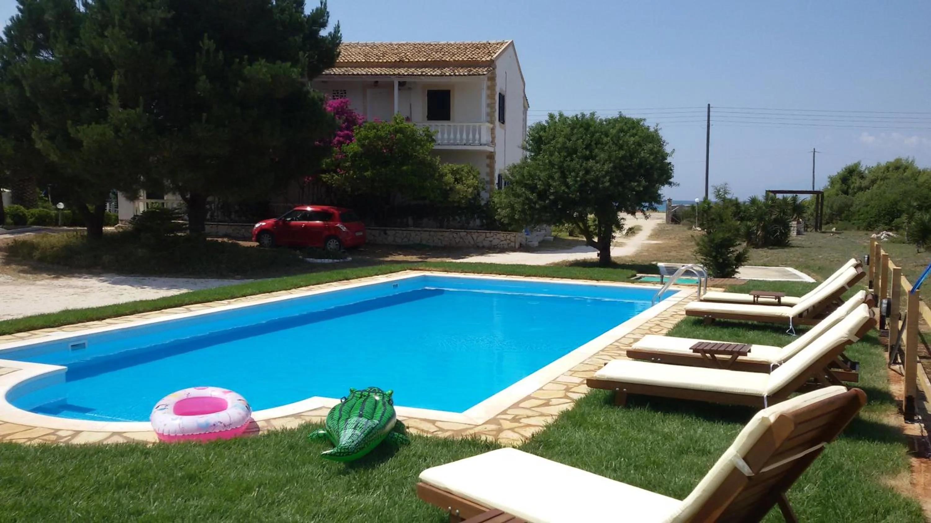 Elli Beach Apartments and Studios