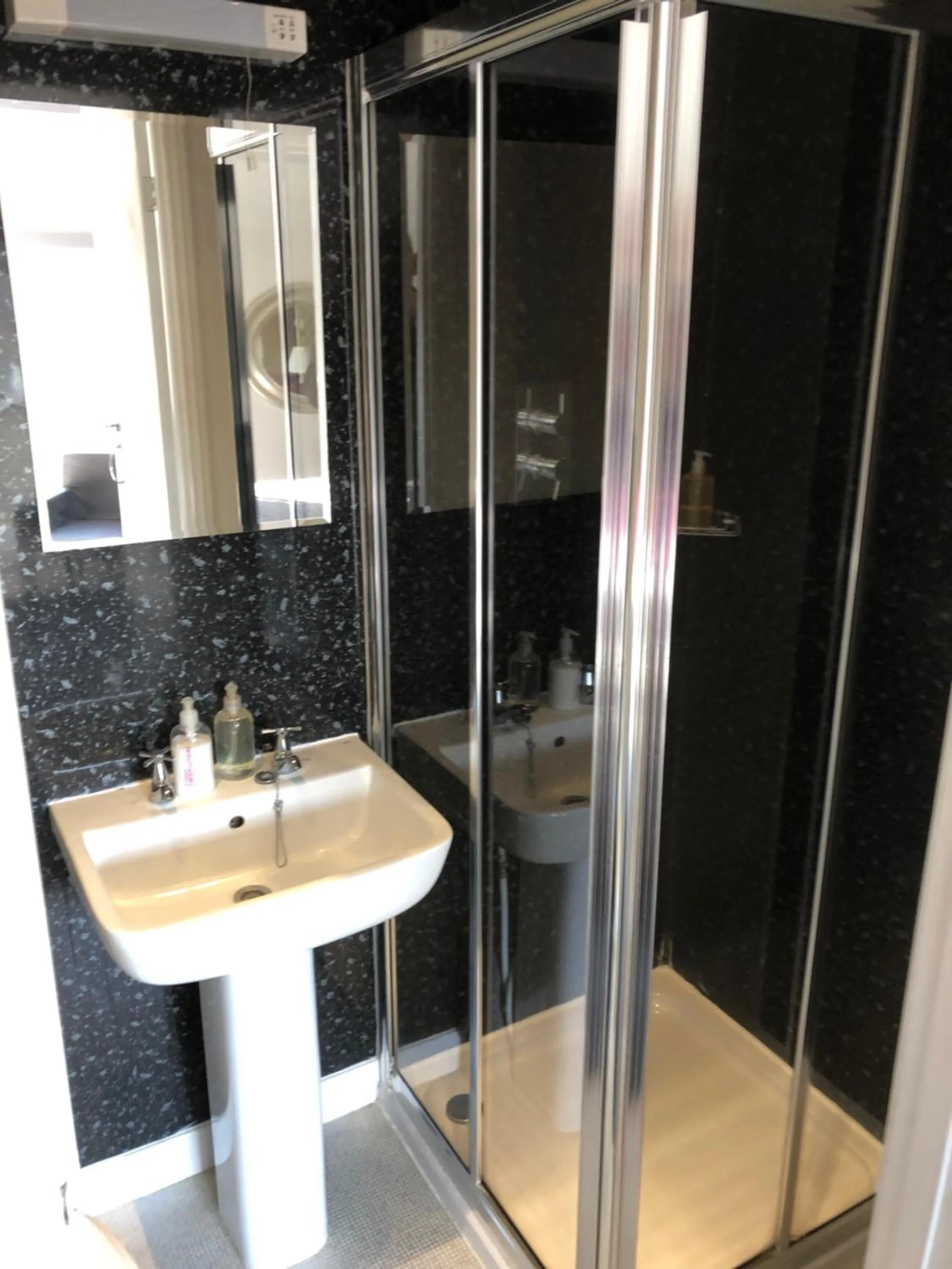 Bathroom in Newton House Oxford