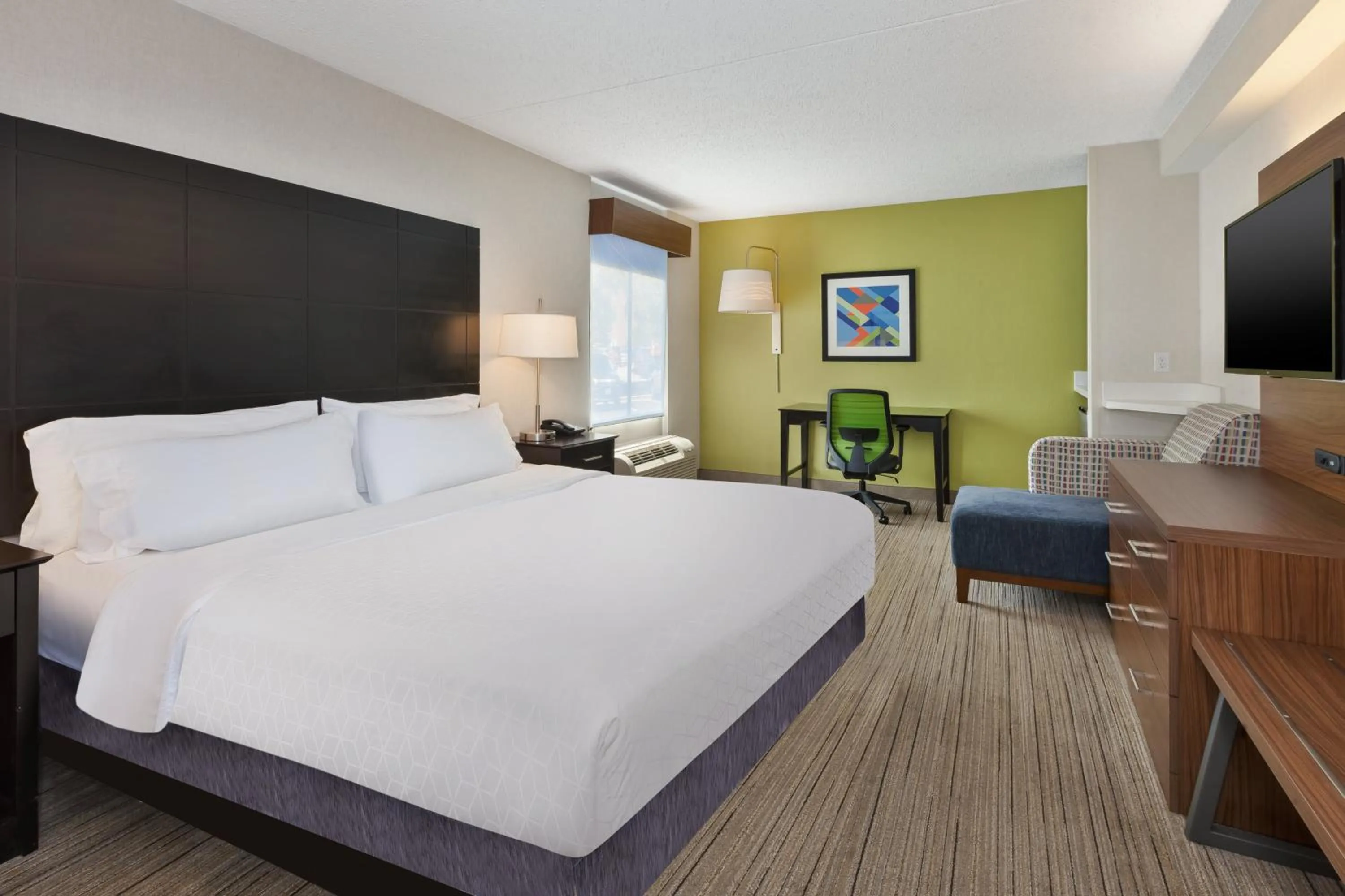 Photo of the whole room, Bed in Holiday Inn Express - Waldorf by IHG
