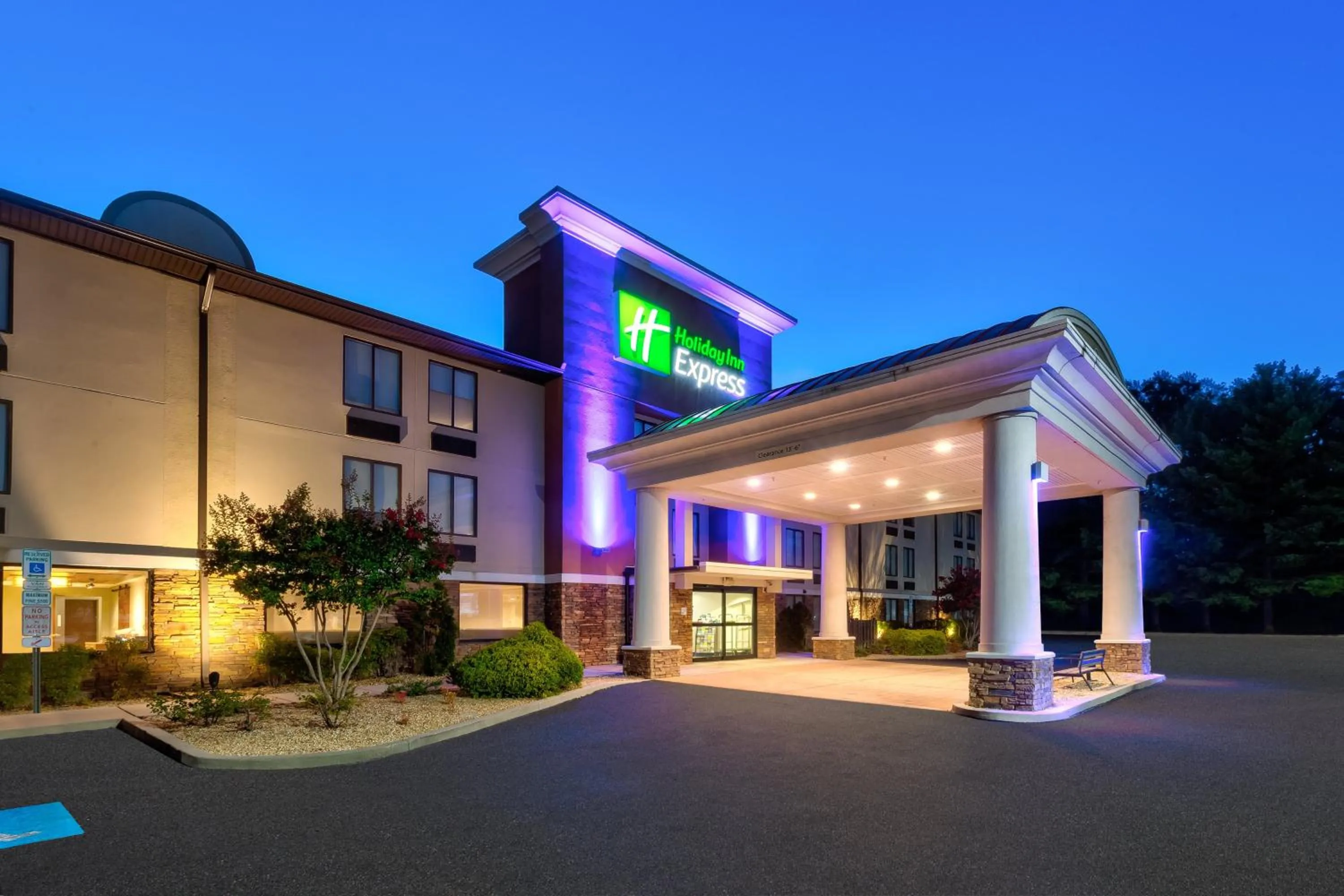 Property building in Holiday Inn Express - Waldorf by IHG