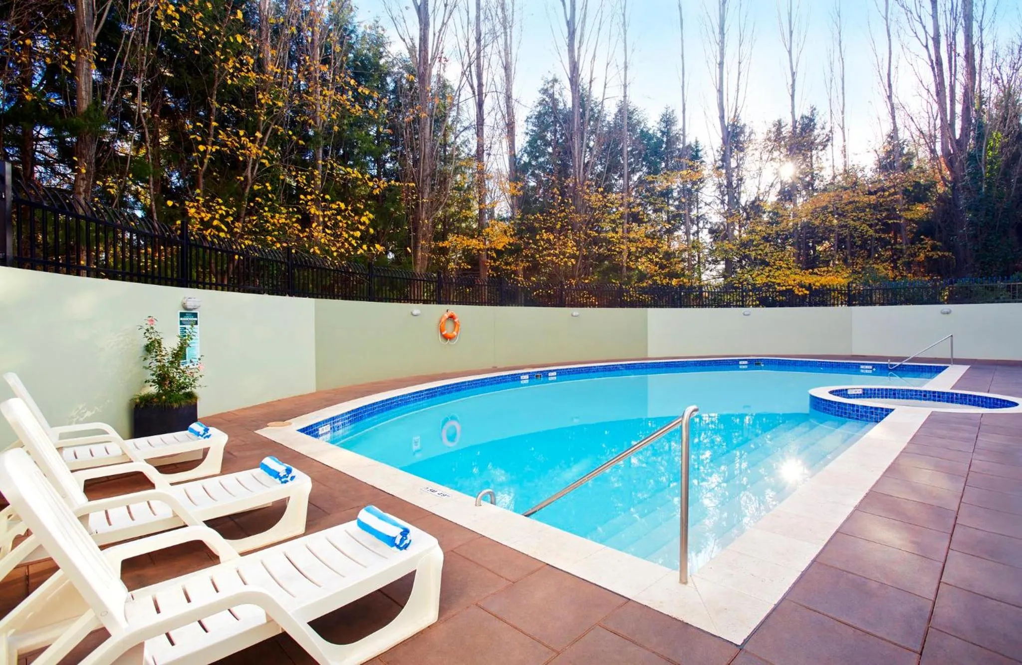 Swimming pool in Crowne Plaza Canberra by IHG