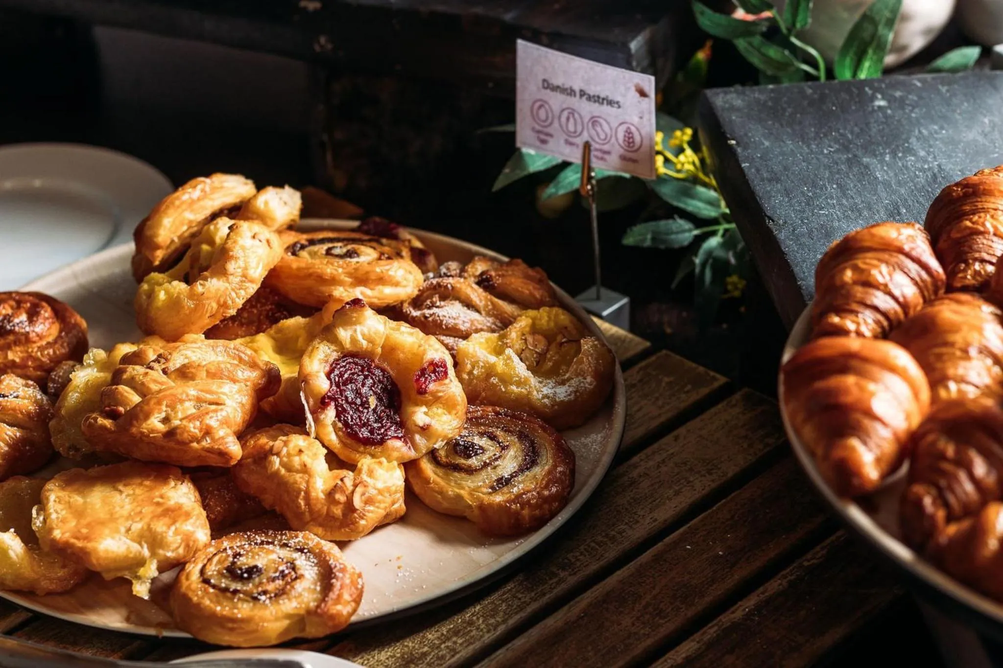 Restaurant/places to eat in Crowne Plaza Canberra by IHG