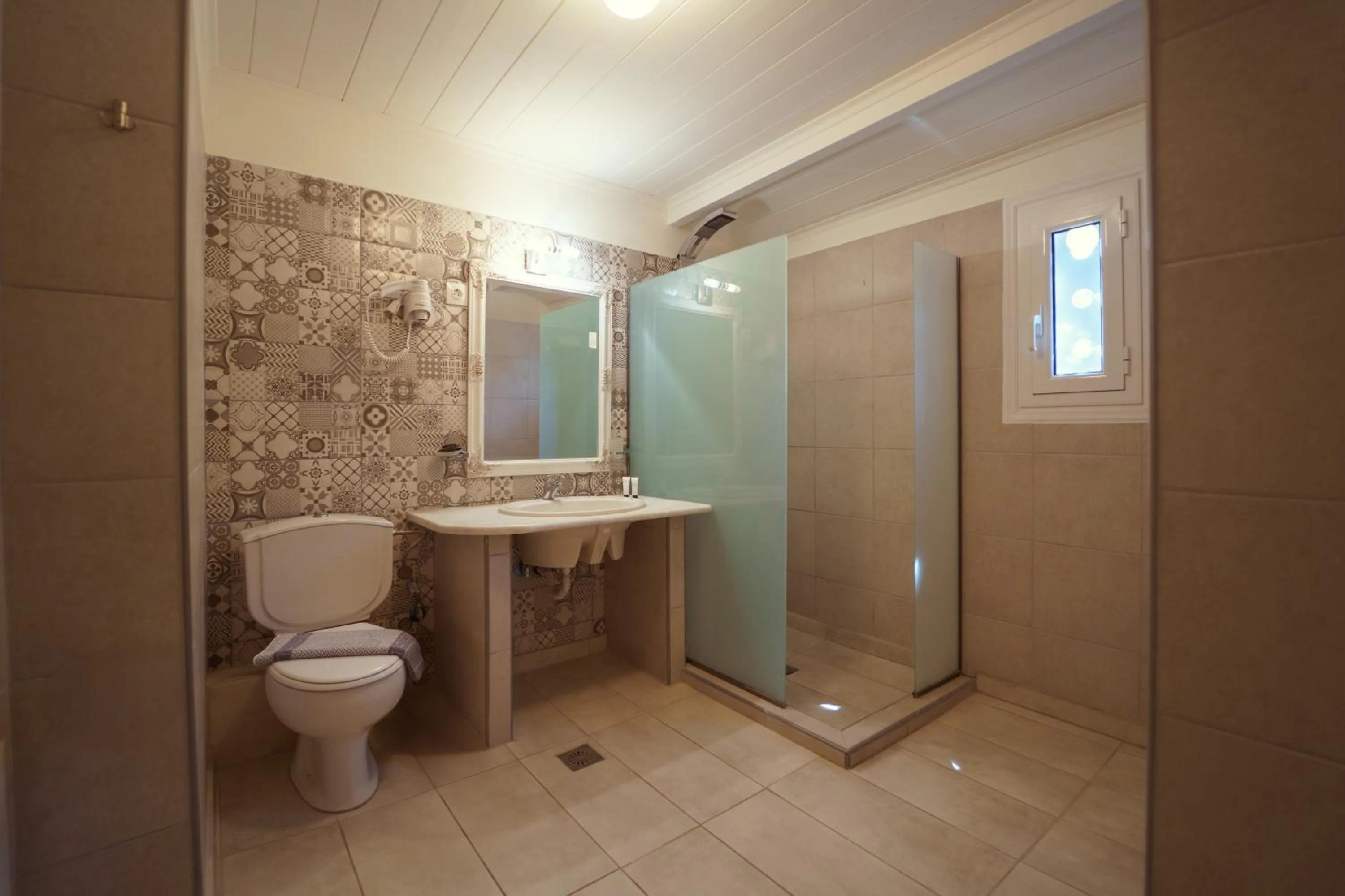 Rouda Bay Beach Hotel