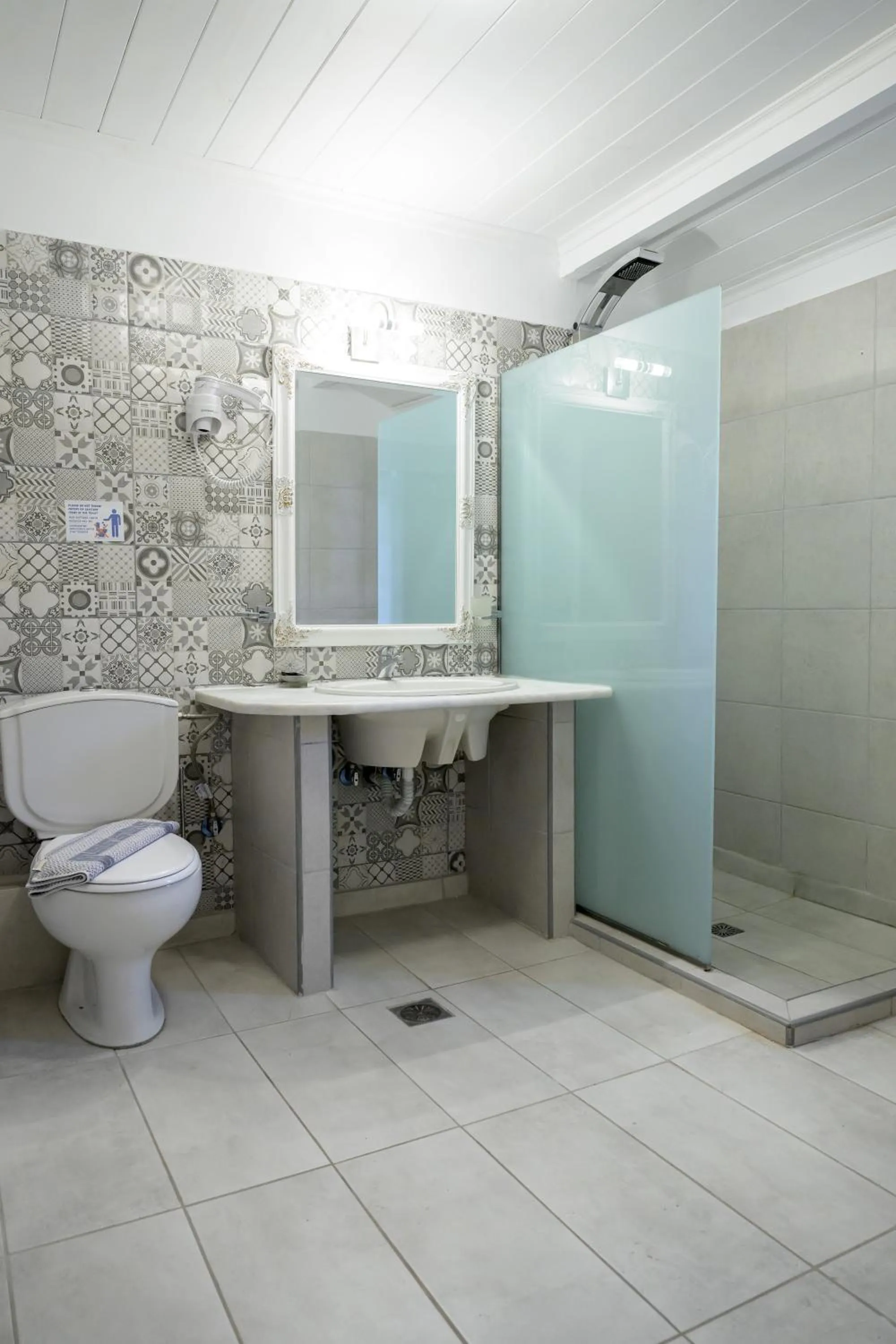 Rouda Bay Beach Hotel