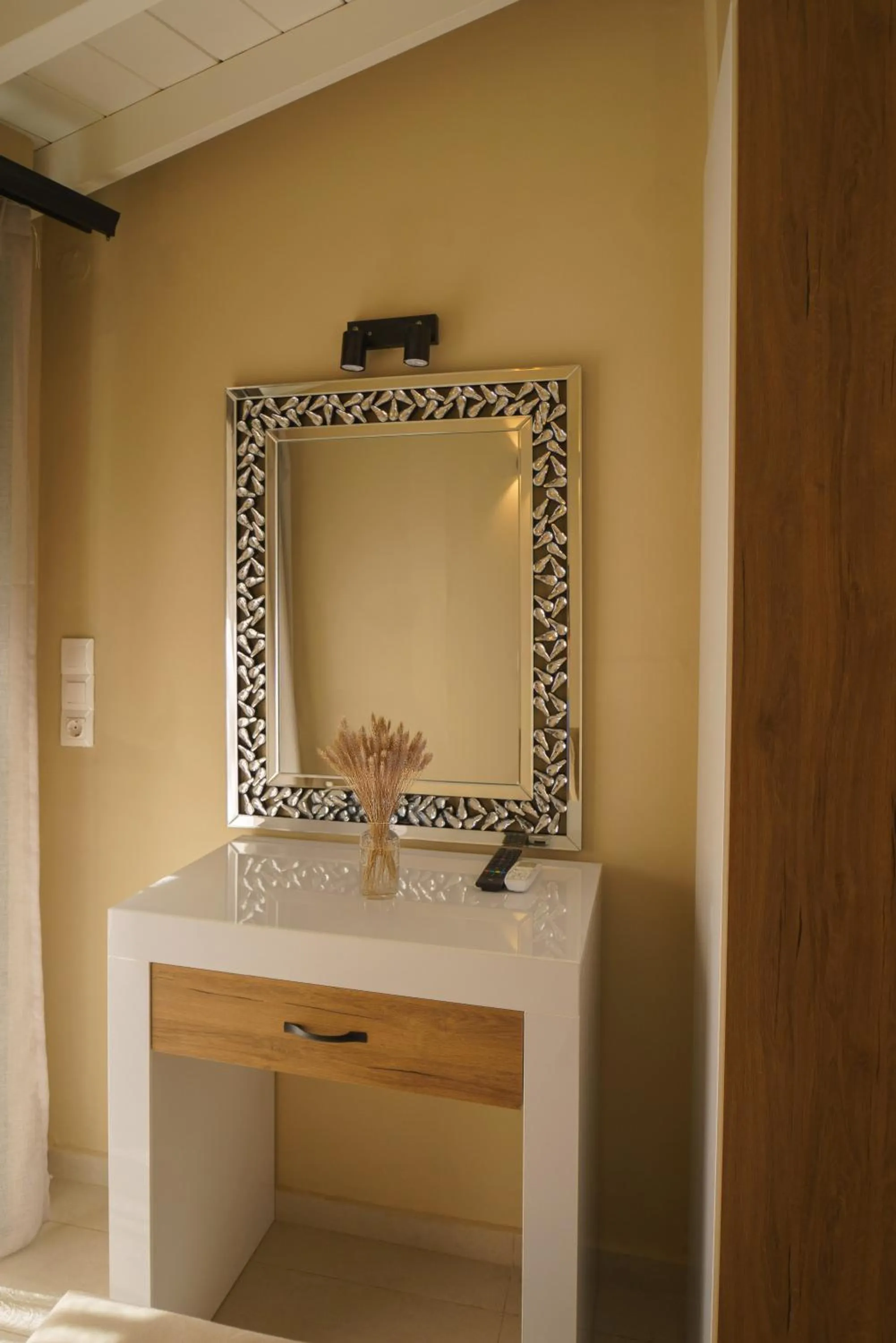 Rouda Bay Beach Hotel