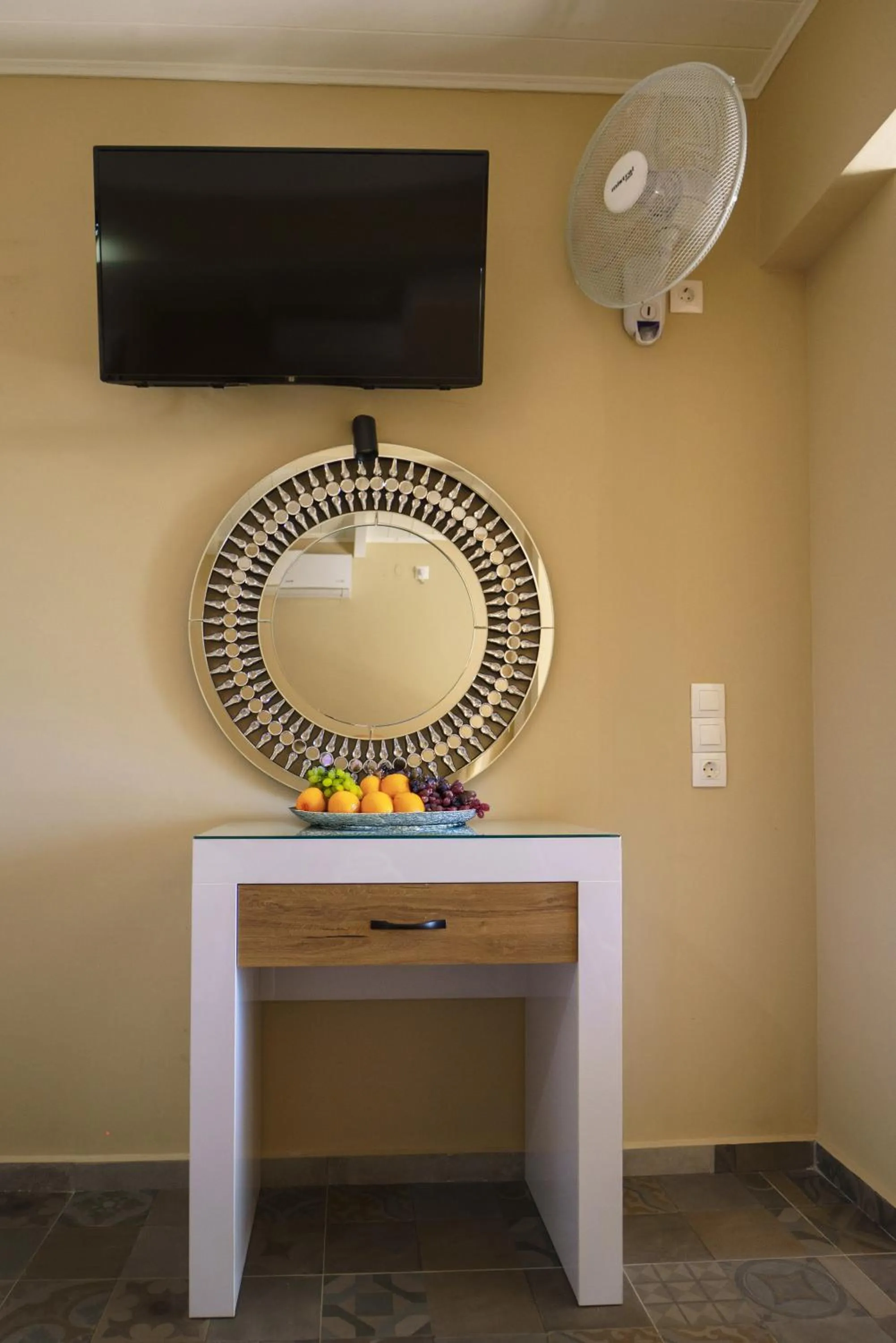 Rouda Bay Beach Hotel