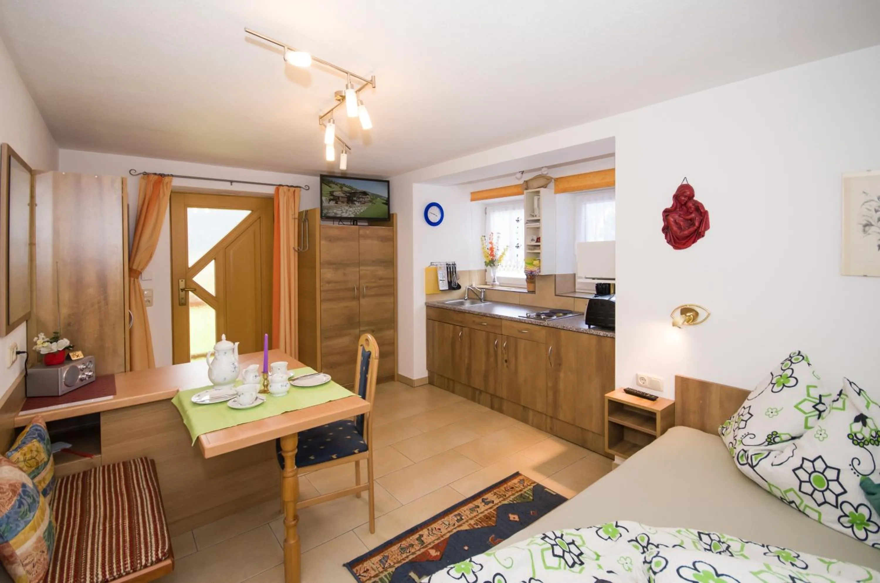 Kitchen or kitchenette in Landhuis Bartolot