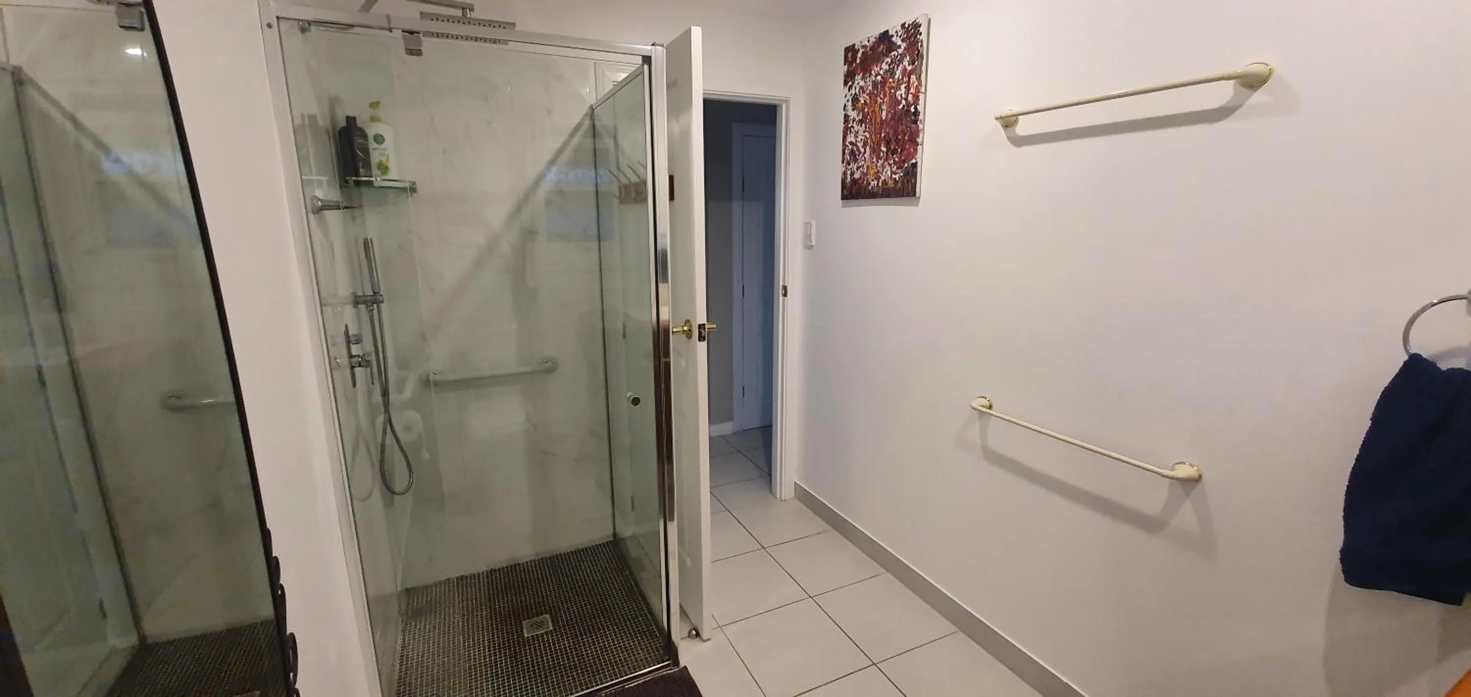 Bathroom in Sustainable B&B by the Bay