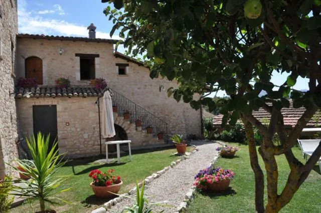 Property building in Il Casale Di Ginetto