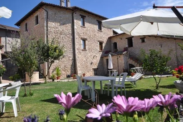 Property building in Il Casale Di Ginetto