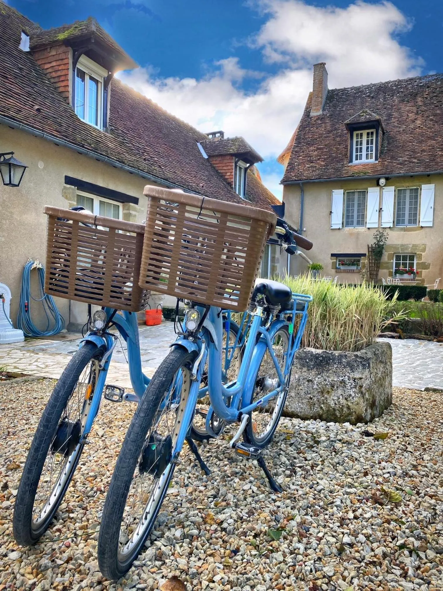 Cycling in Le Petit Chateau De Sainte Colombe